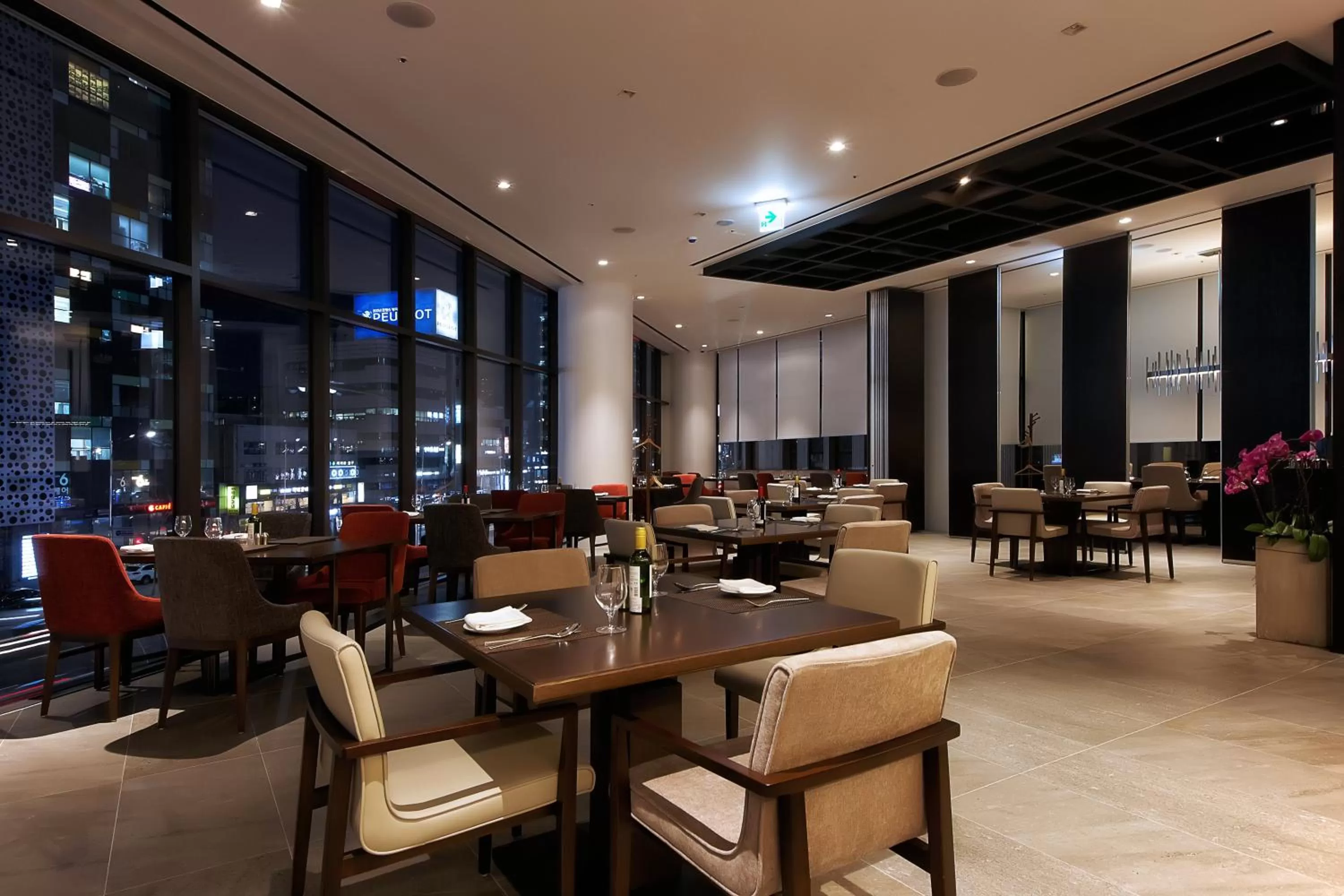 Restaurant/places to eat in Hotel Entra Gangnam