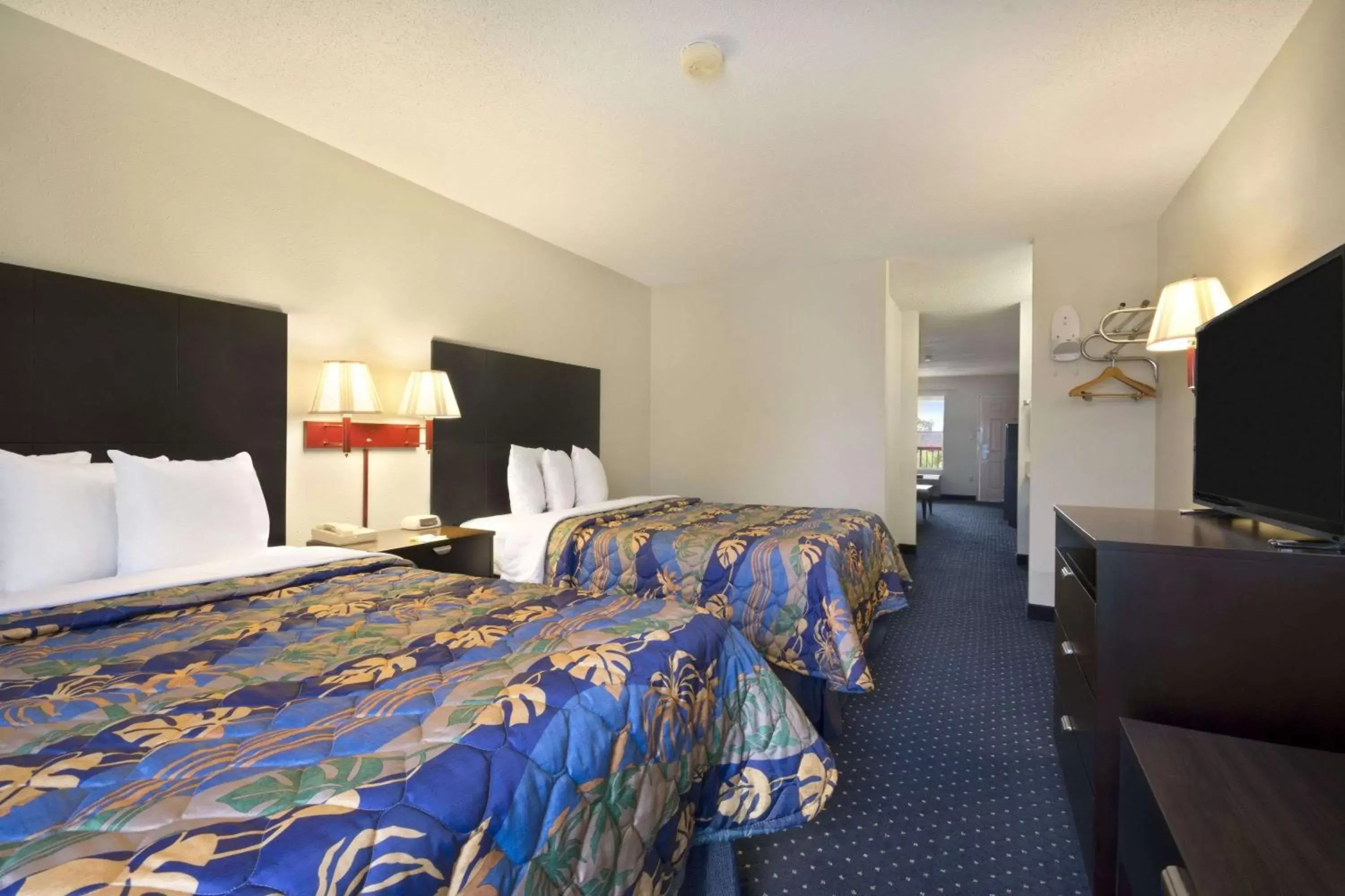 Photo of the whole room, Bed in Days Inn by Wyndham Alma