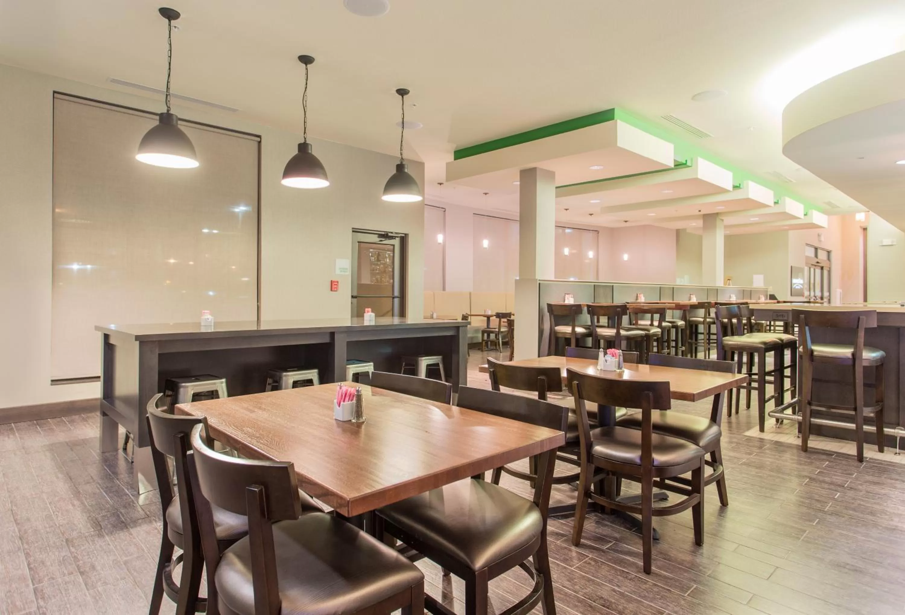 Restaurant/places to eat in Holiday Inn Texarkana Arkansas Convention Center by IHG