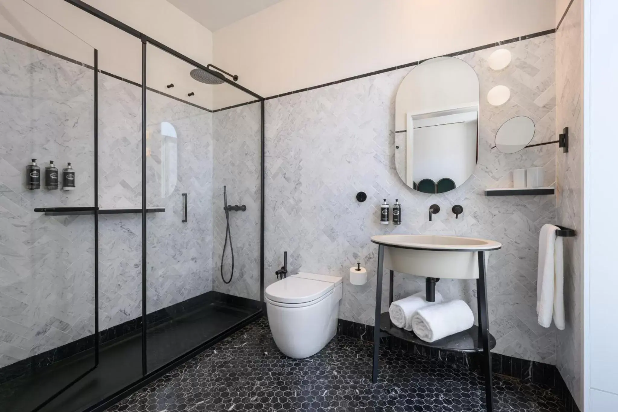 Toilet, Bathroom in Montebelo Vista Alegre Lisboa Chiado Hotel