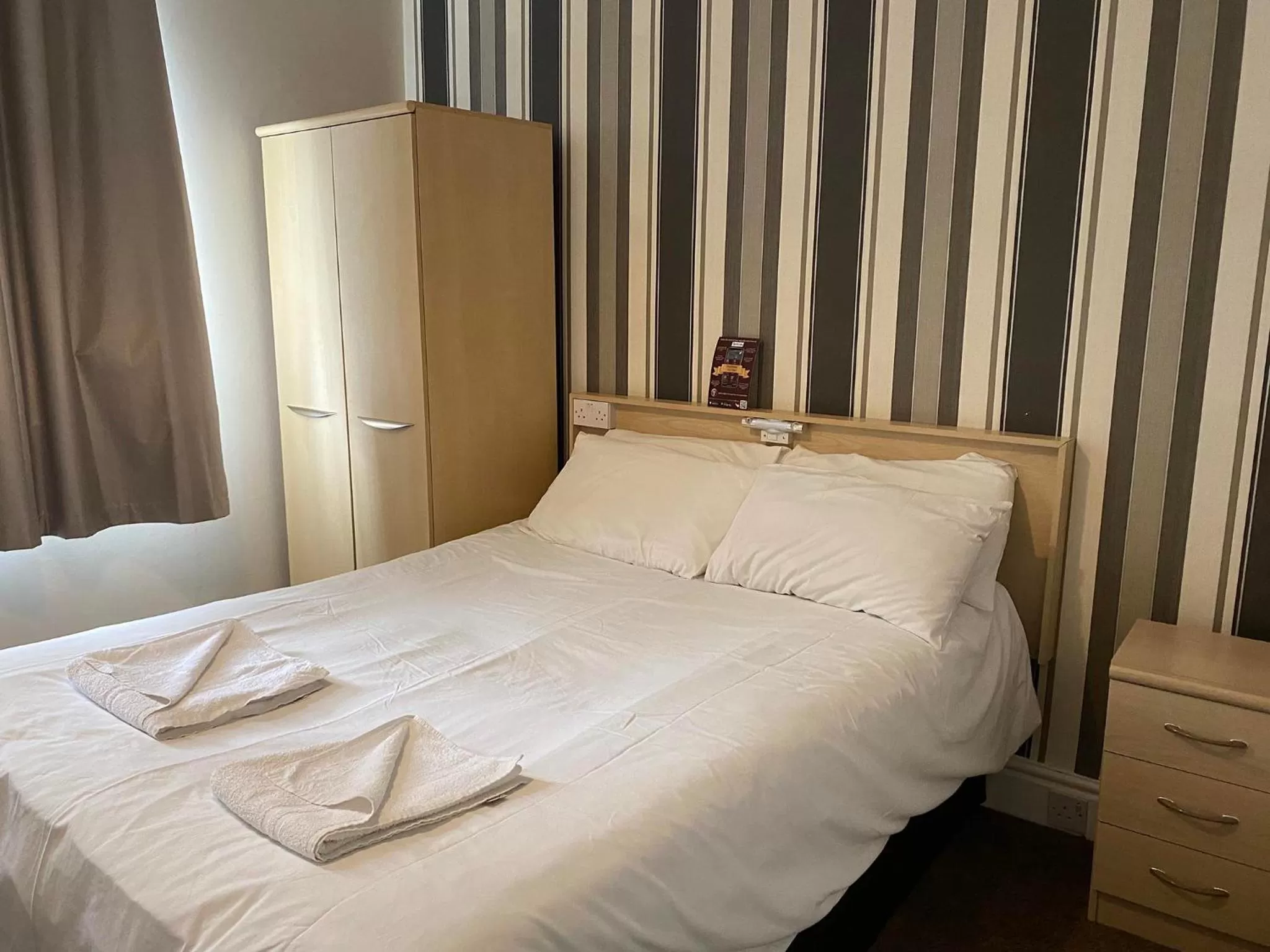 Bed in Arncliffe Lodge Hotel