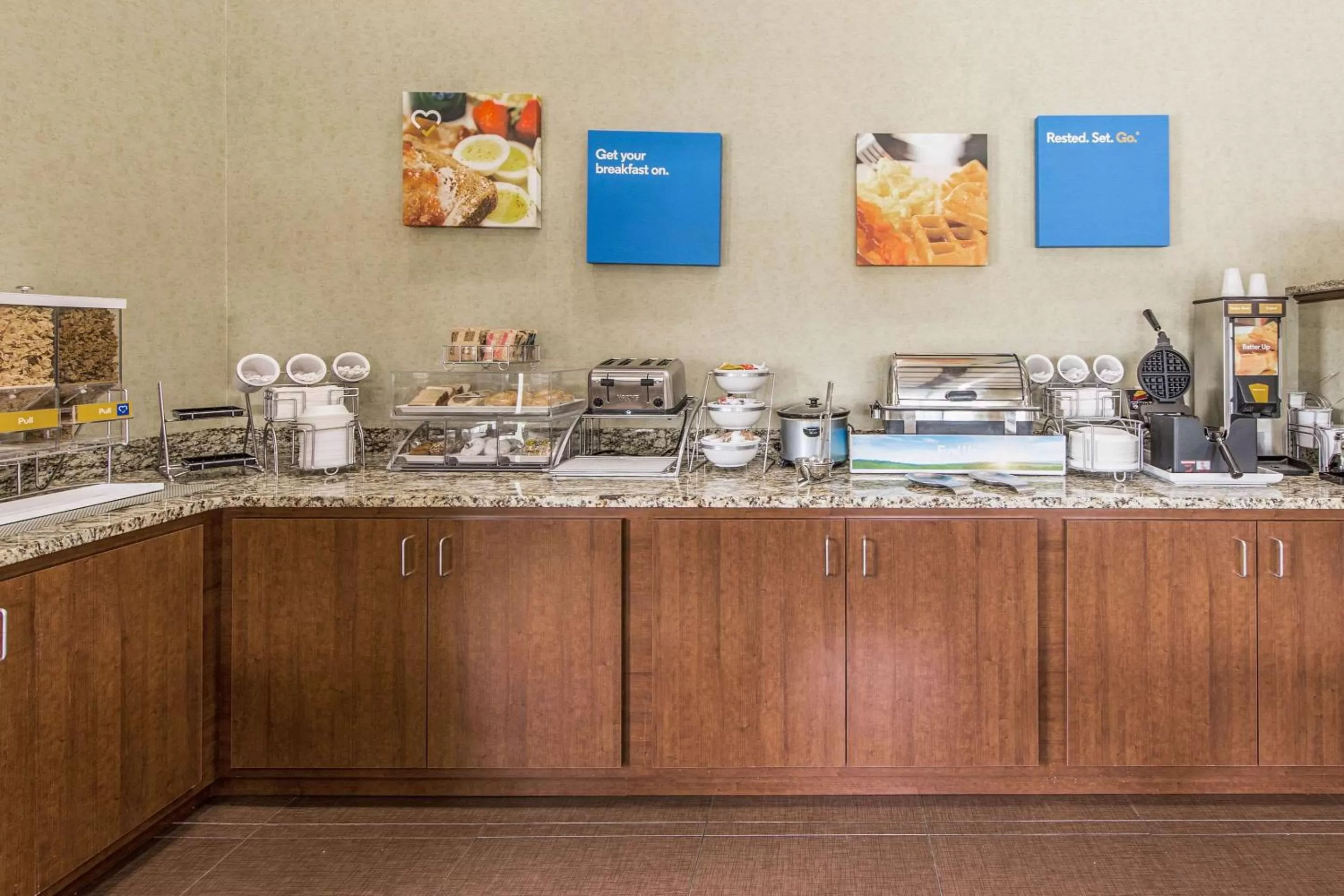 Restaurant/places to eat in Comfort Inn & Suites Greenwood near University