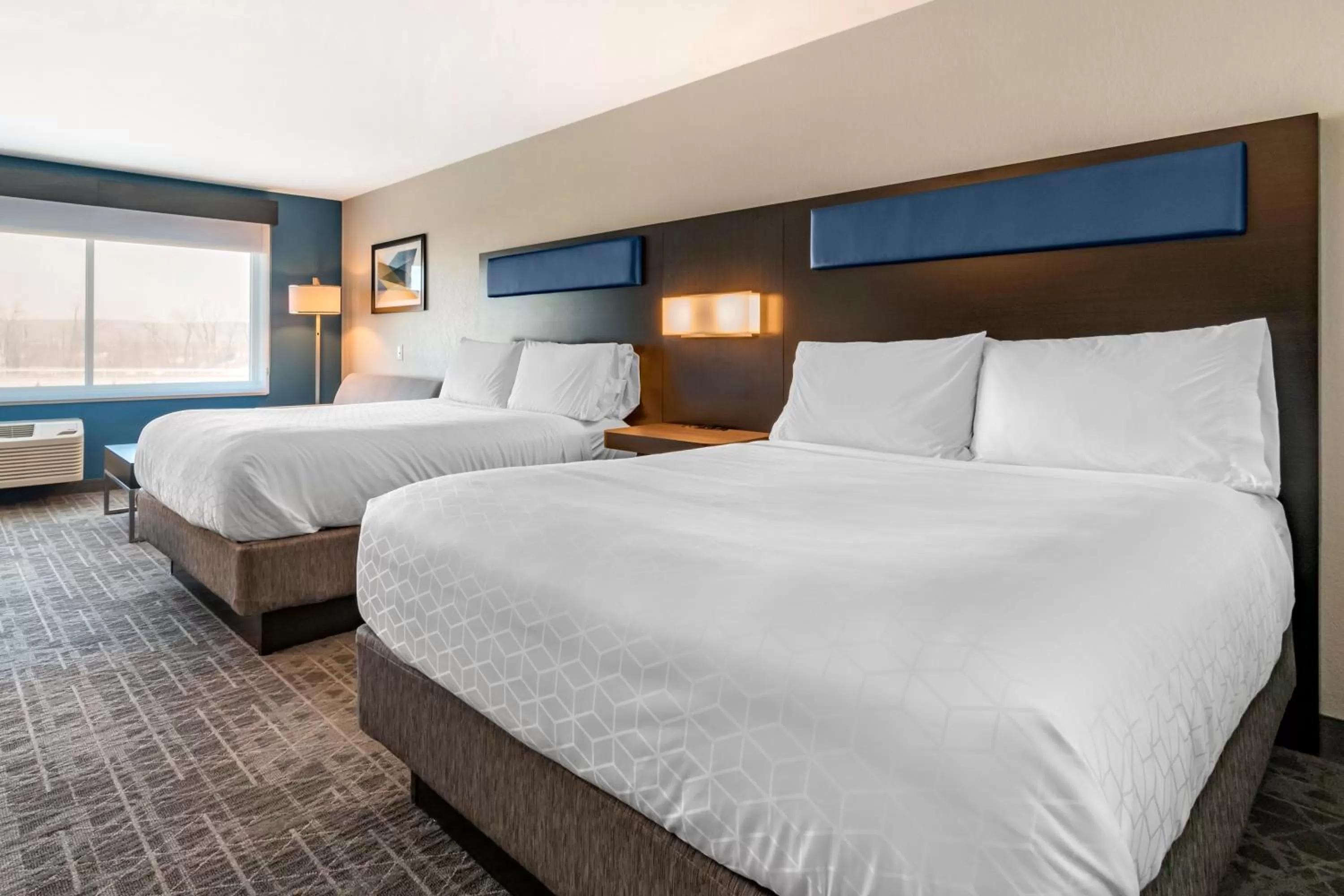 Photo of the whole room, Bed in Holiday Inn Express & Suites - Carlisle Southwest I-81 by IHG