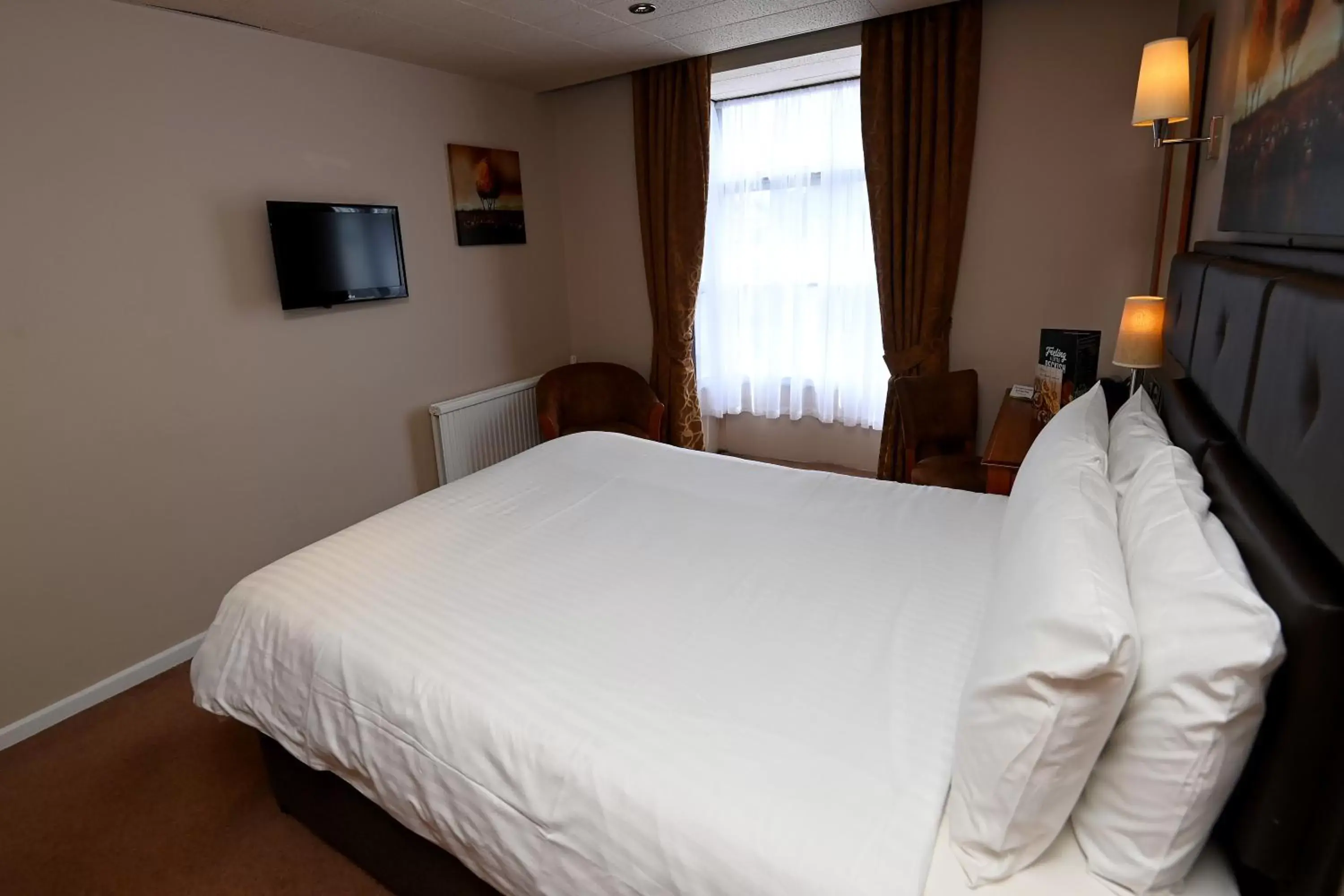 Bedroom, Bed in White Hart, Exeter by Marston's Inns