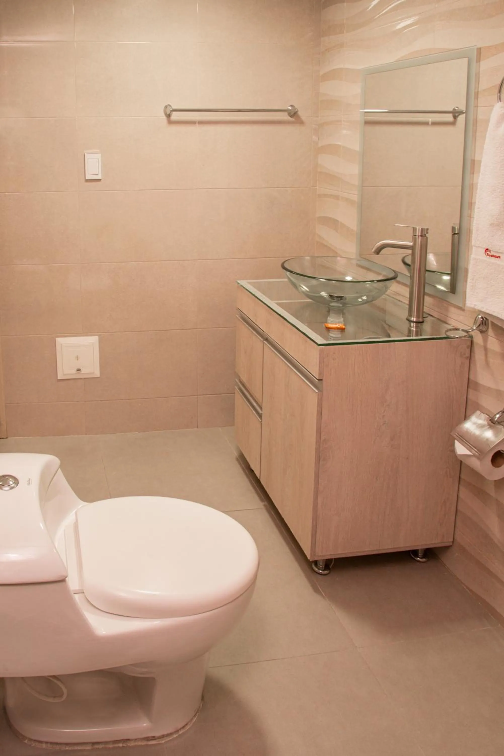 Toilet in Hotel Bestmark Platino en Chapinero Bogota