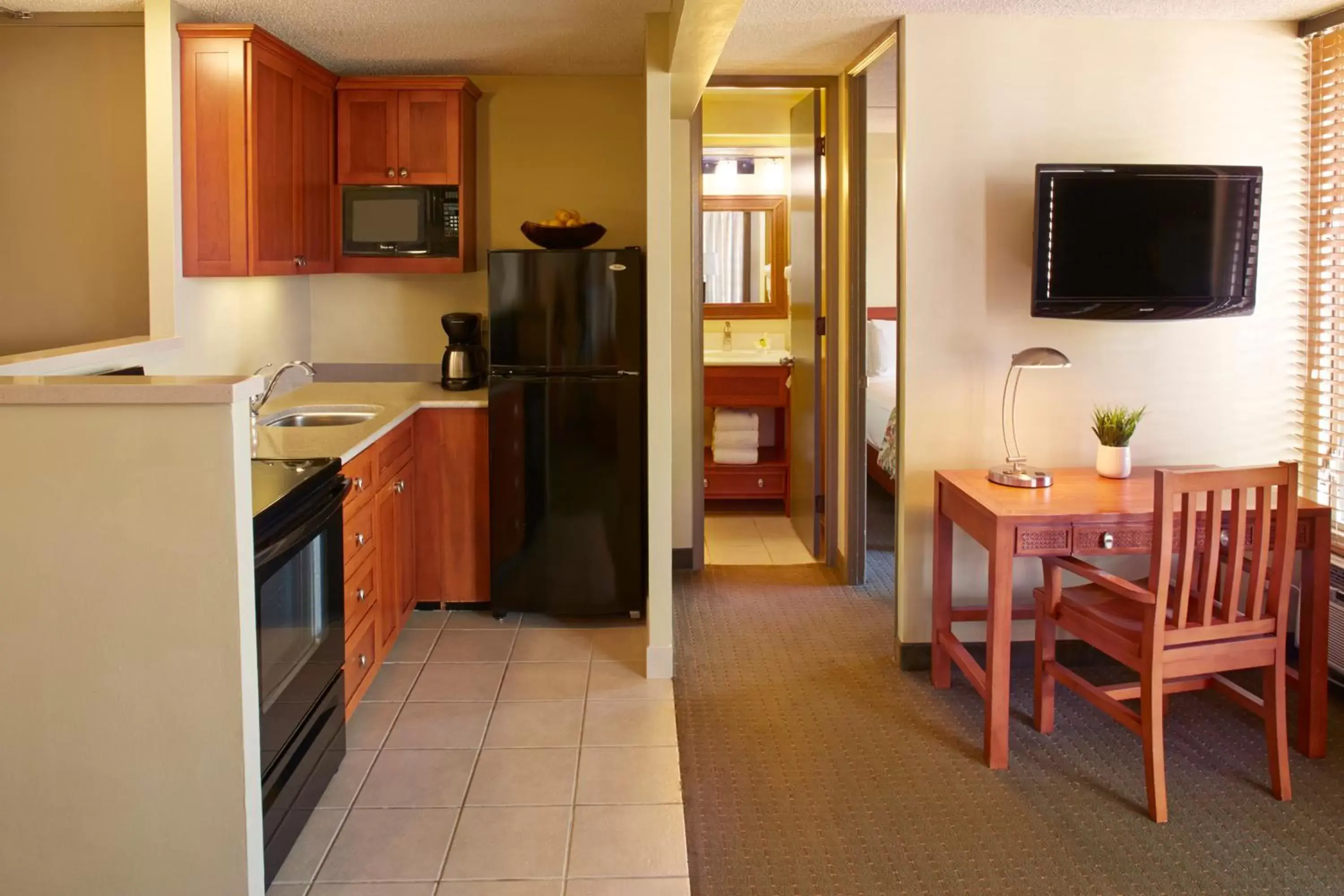 TV and multimedia, Kitchen/Kitchenette in Pacific Monarch