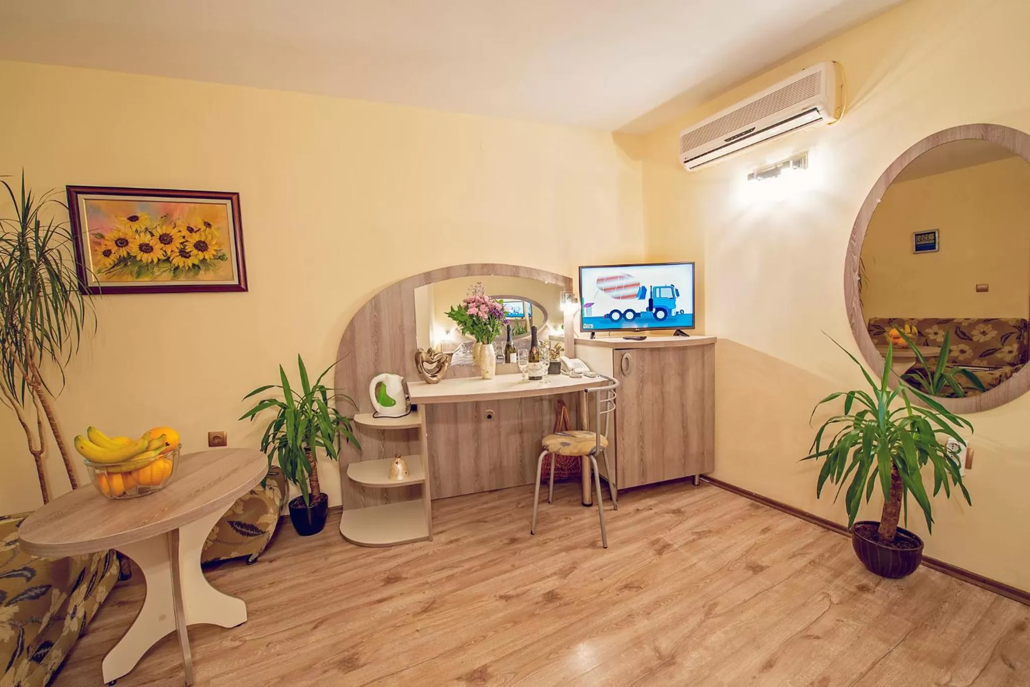 Photo of the whole room in Hotel Color