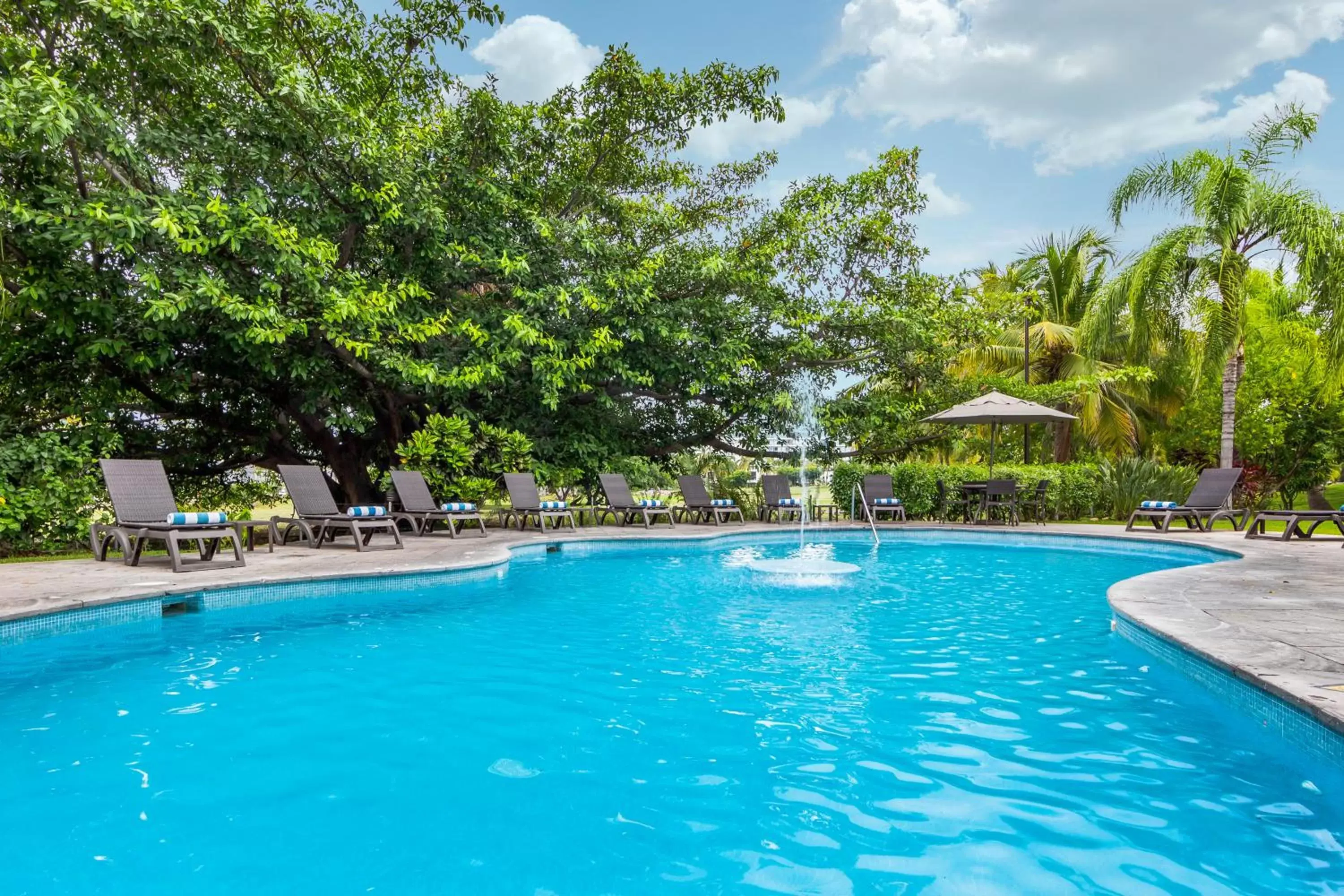 Swimming Pool in Comfort Inn Puerto Vallarta