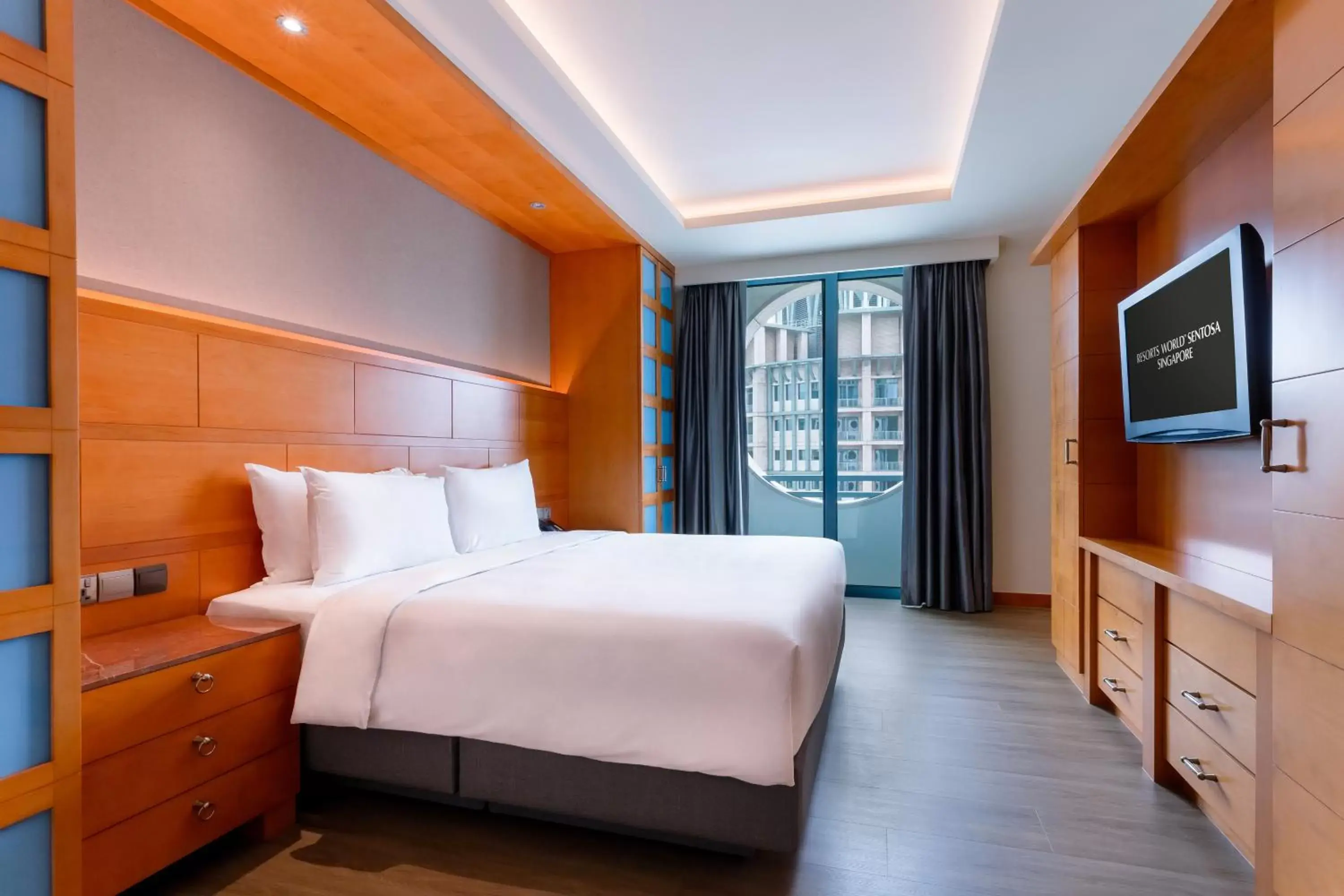Bed in Resorts World Sentosa - Hotel Michael