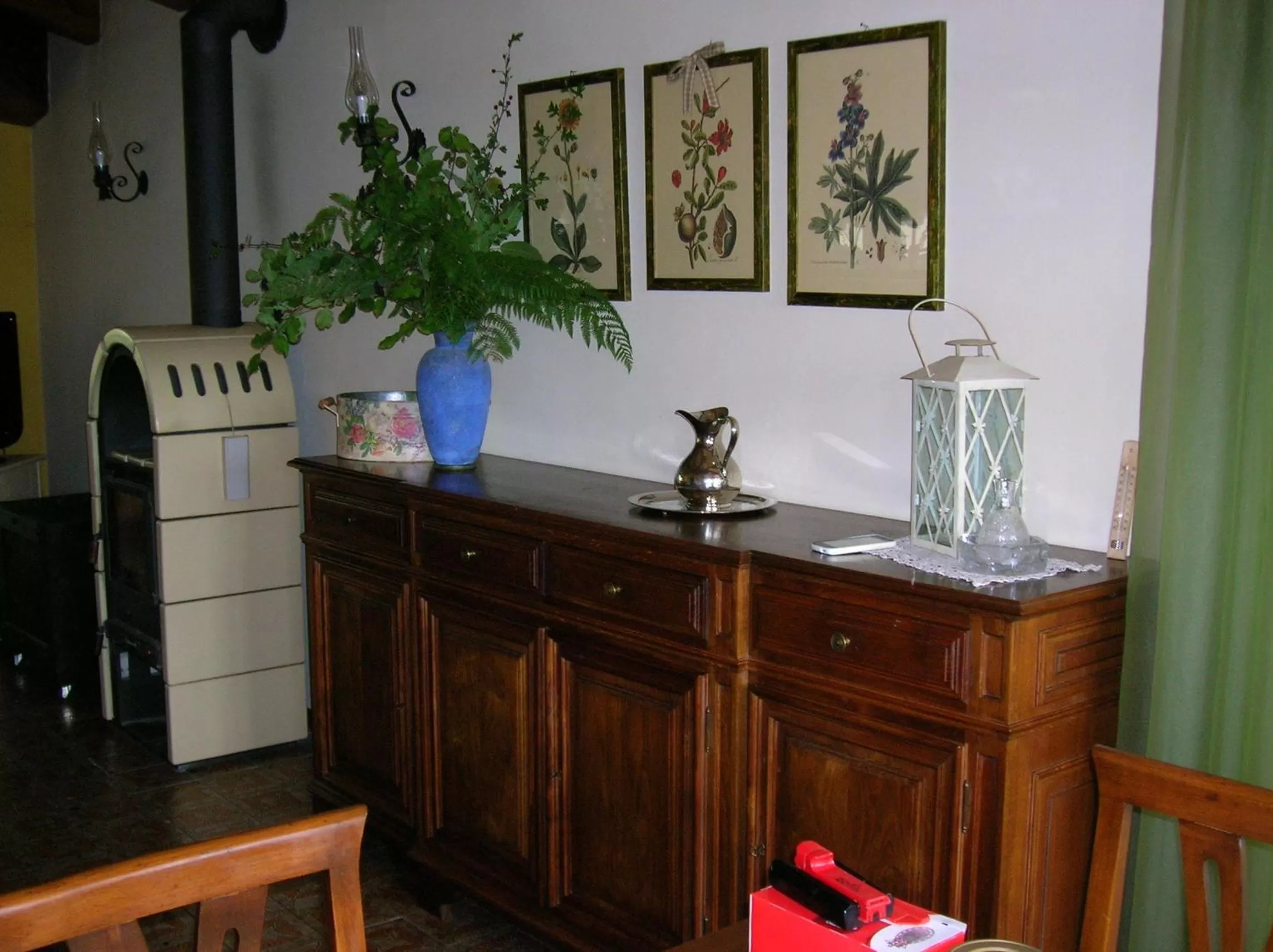 Communal lounge/ TV room in B&B Il Suono del Bosco