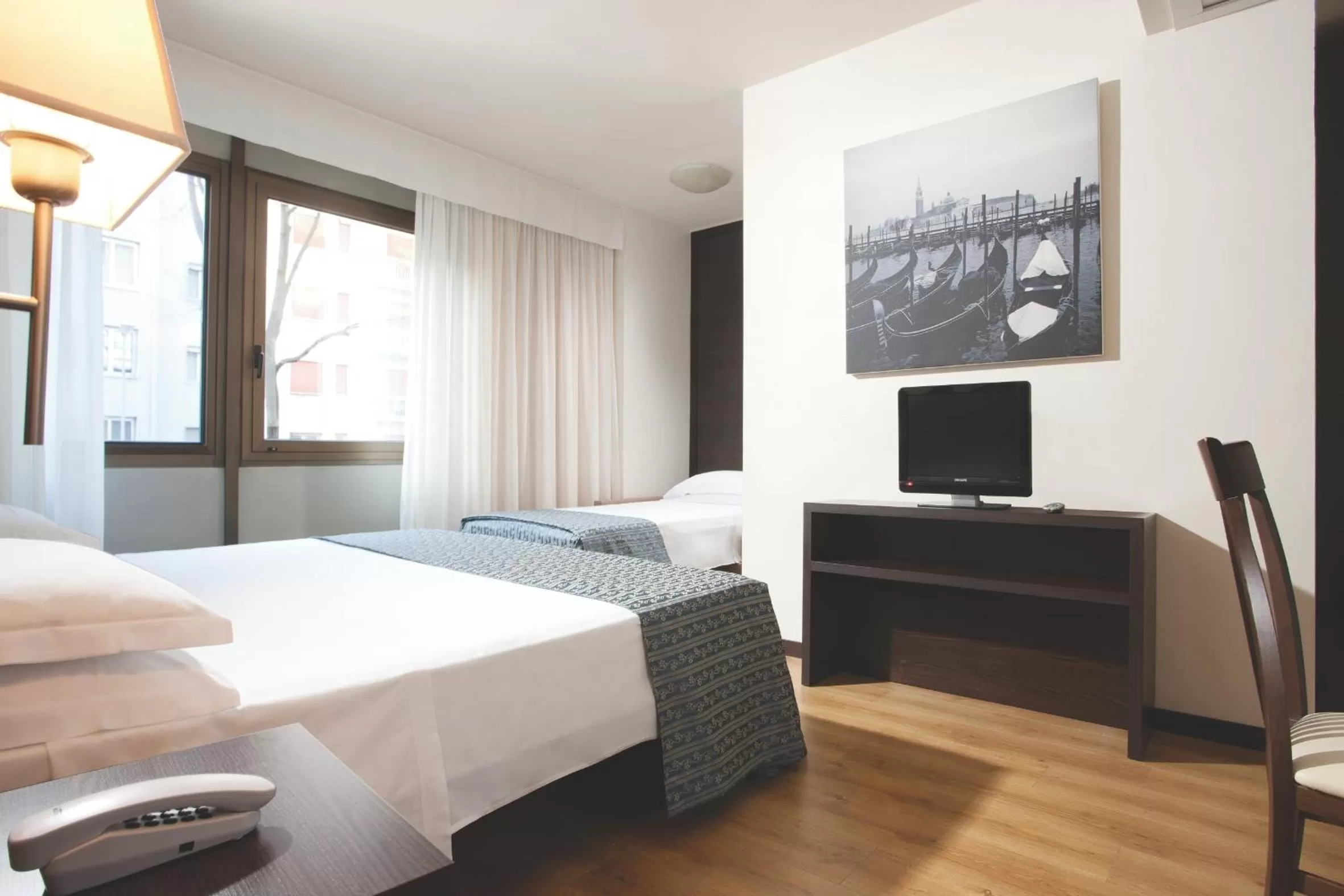 Photo of the whole room, Bed in Hotel Delfino Venezia Mestre