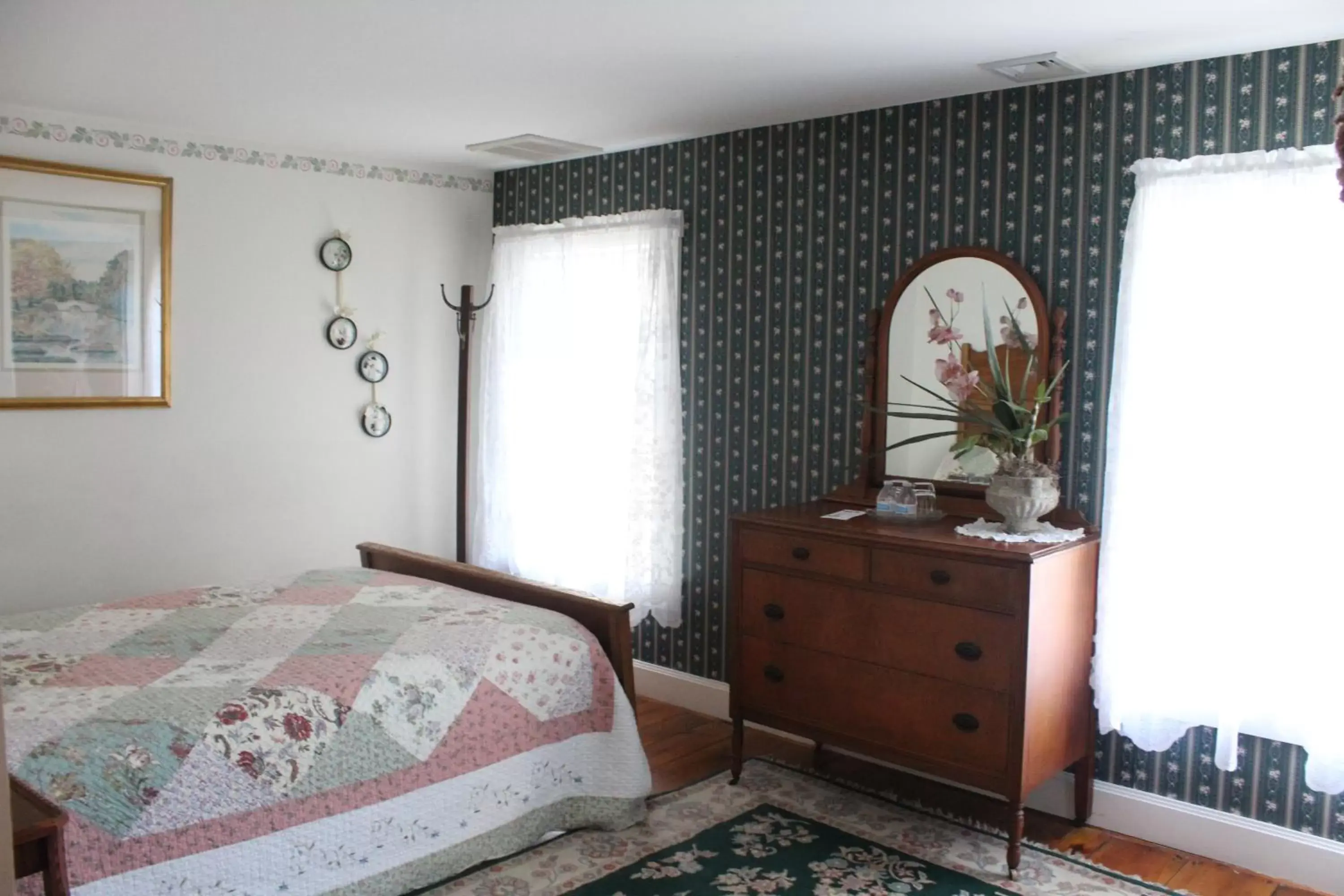 Photo of the whole room, Bed in Old Orchard Beach Inn