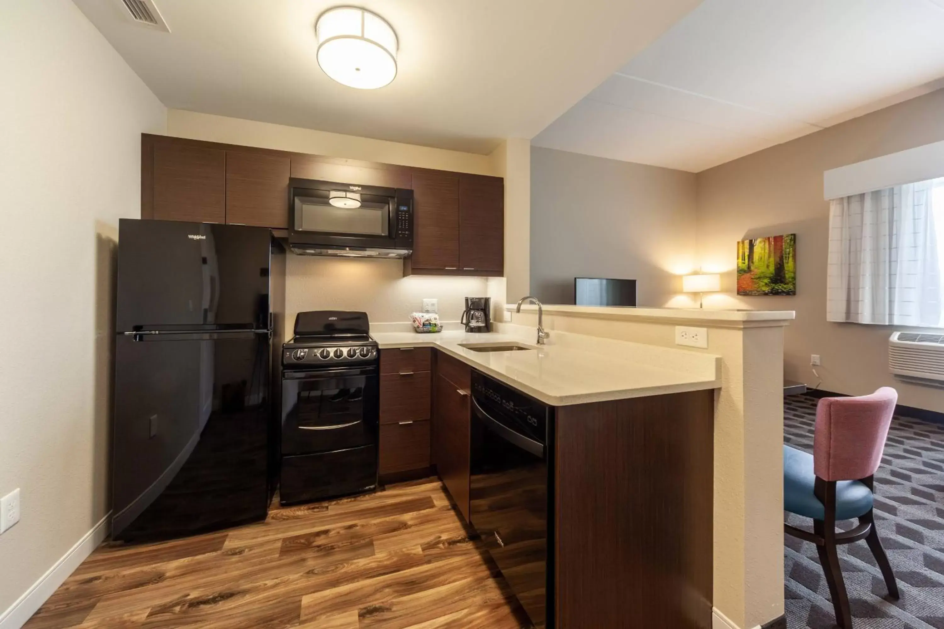 Bedroom, Kitchen/Kitchenette in TownePlace Suites by Marriott Front Royal