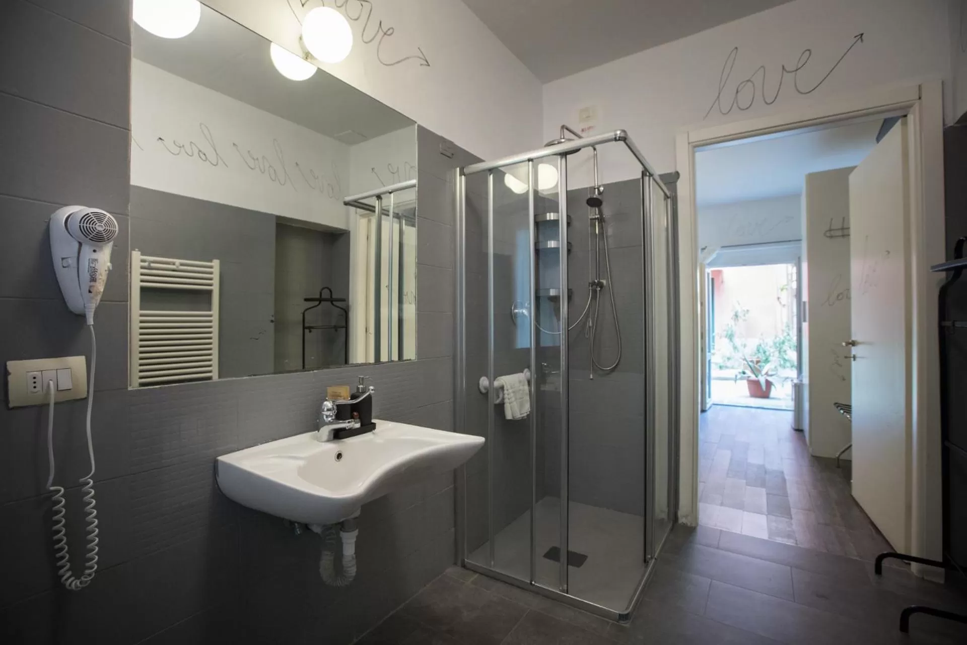 Shower in Boutique Hotel Novecento