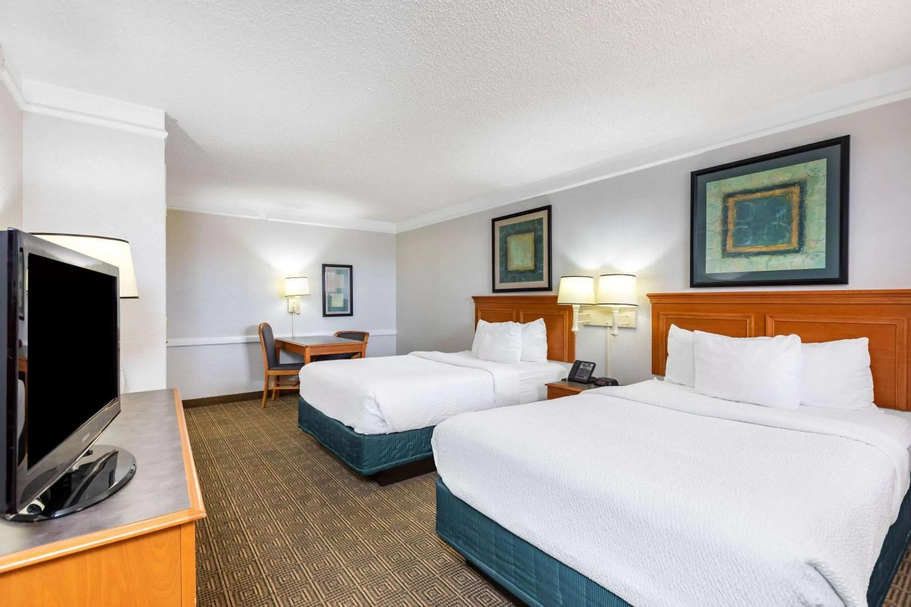Double Room with Two Double Beds - Smoking in La Quinta Inn by Wyndham El Paso West Double Room with Two Double Beds - Smoking in La Quinta Inn by Wyndham El Paso West