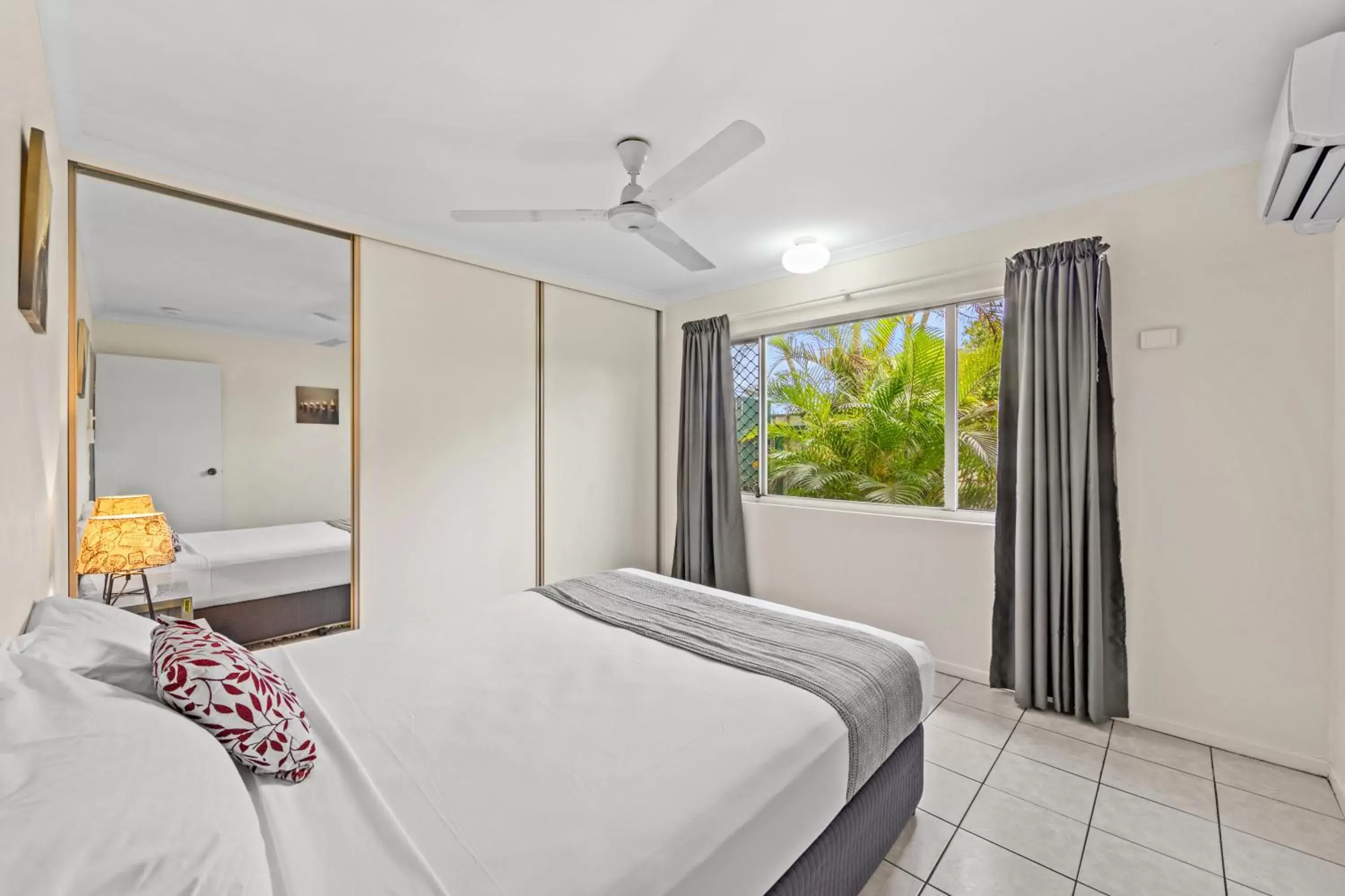 Bedroom, Bed in Koala Court Holiday Apartments