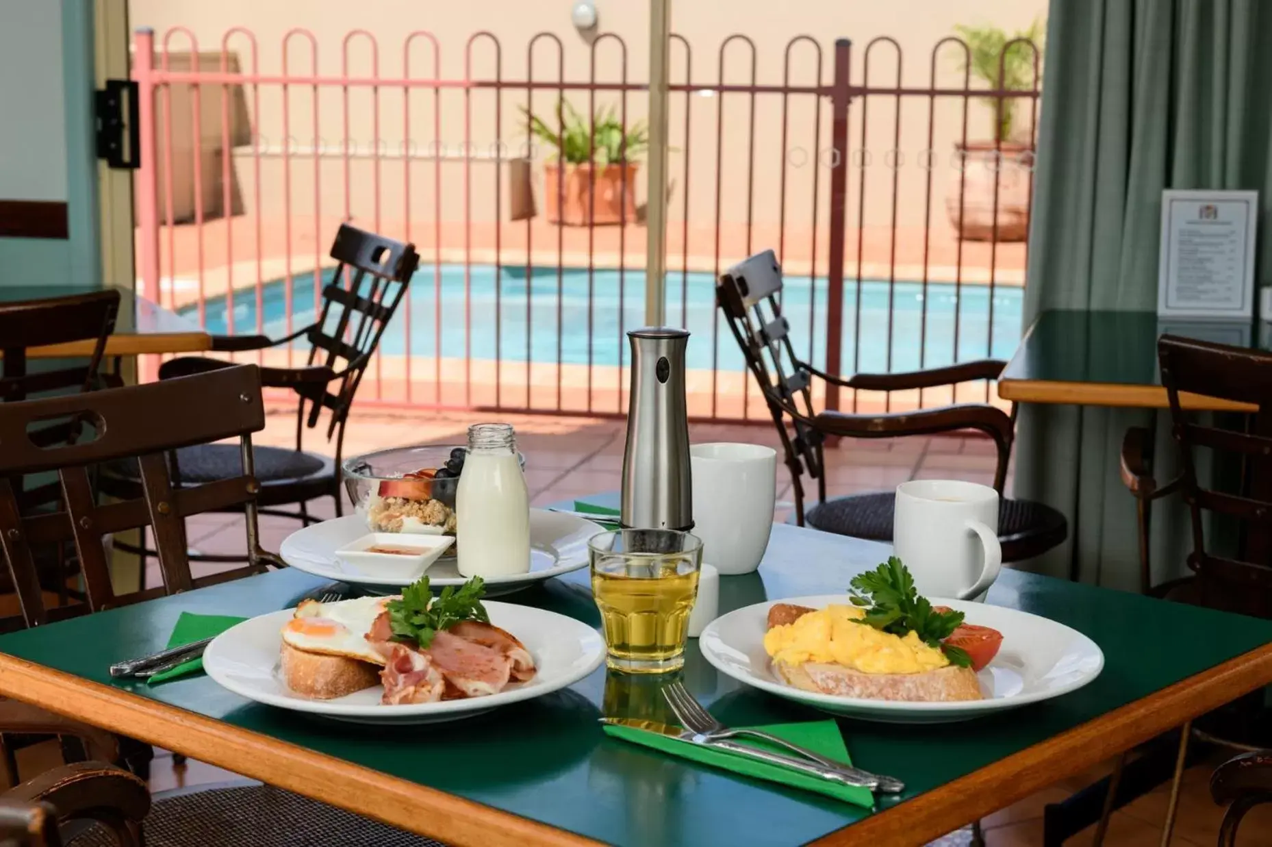 Continental breakfast in Villa Mirasol Motor Inn