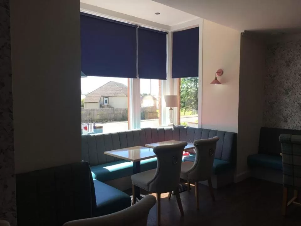 Restaurant/places to eat in The Douglas Hotel