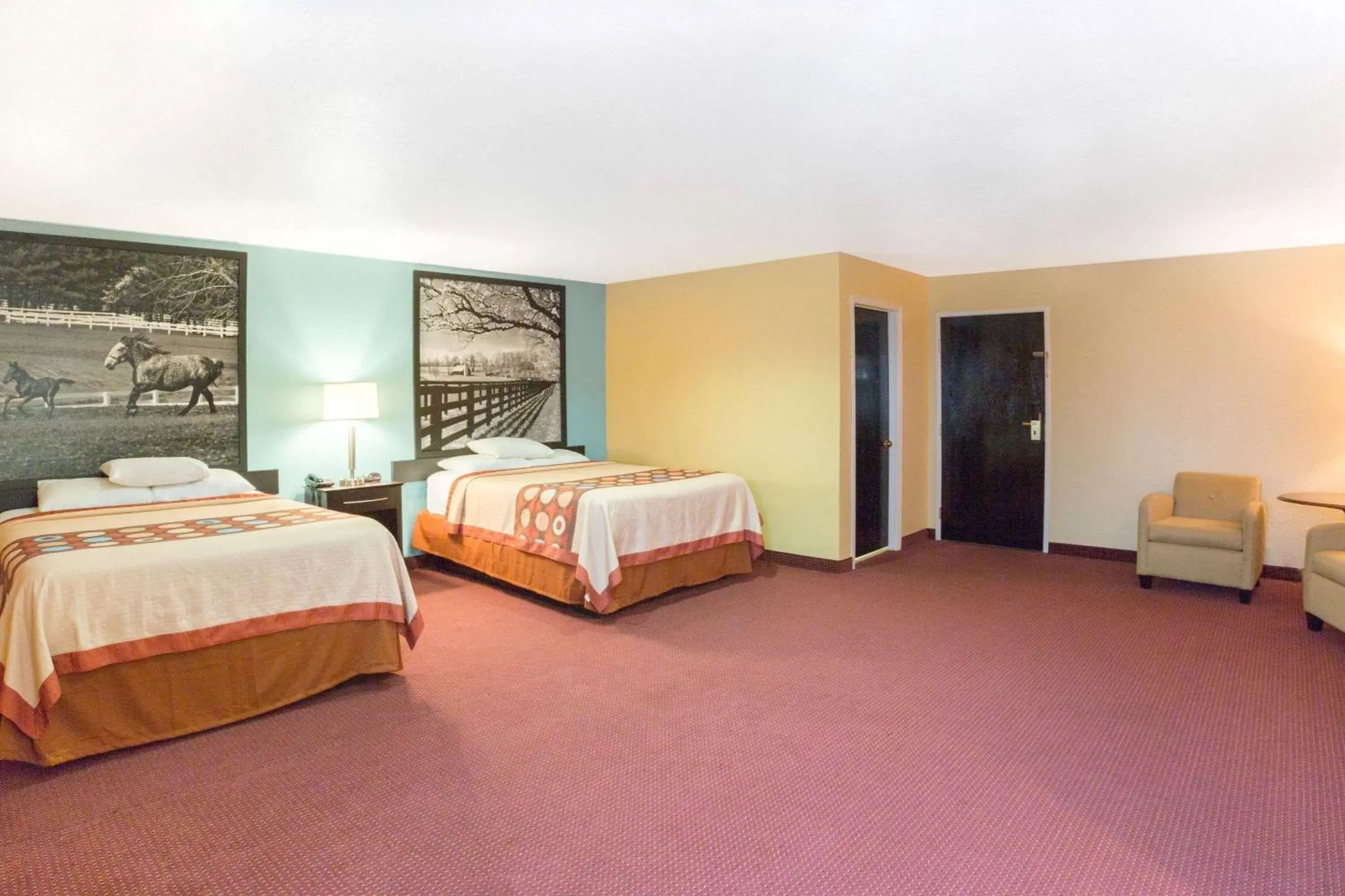 Photo of the whole room in Super 8 by Wyndham Richmond