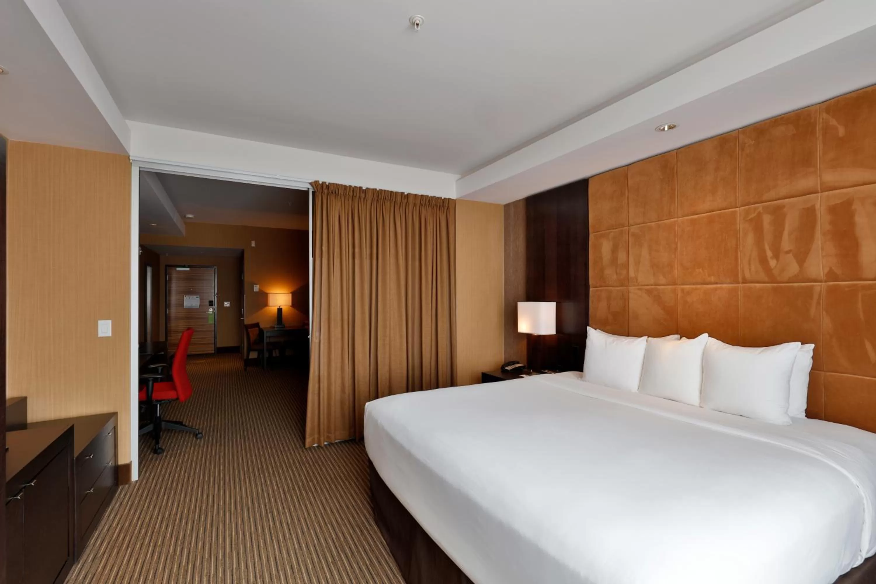 Bedroom, Bed in Edmonton Hotel & Convention Center Edmonton