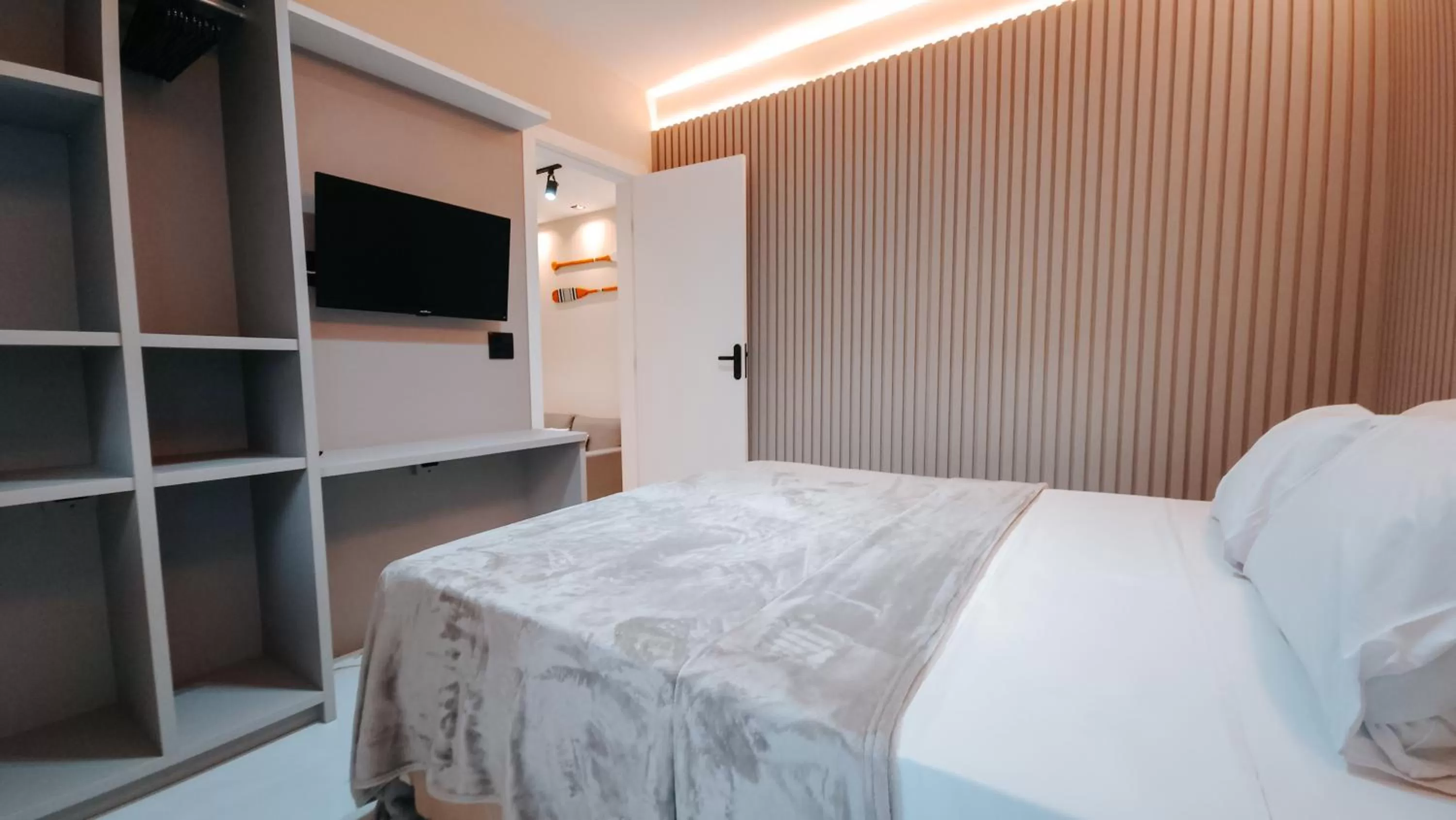 Photo of the whole room, Bed in Suítes Água Marinha