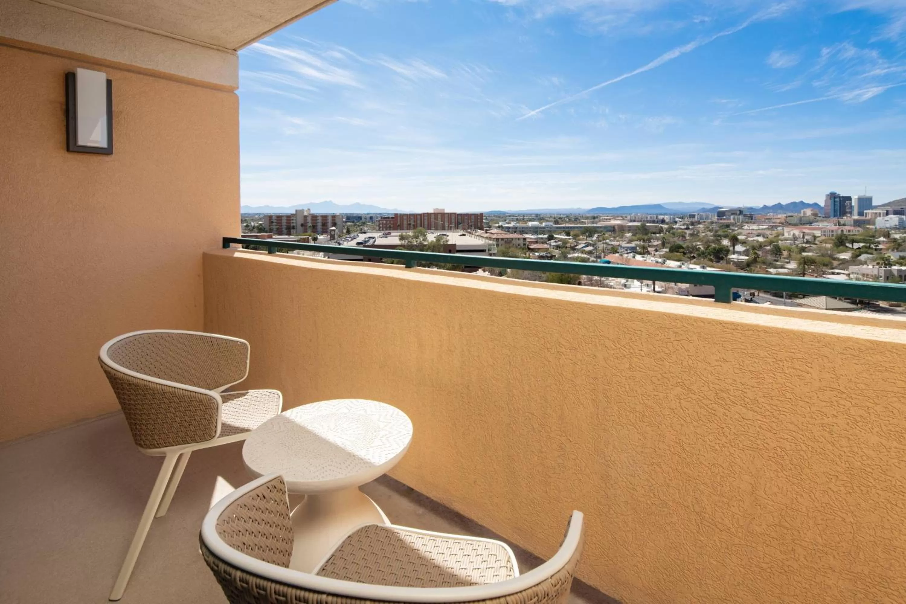 Photo of the whole room in Tucson Marriott University Park