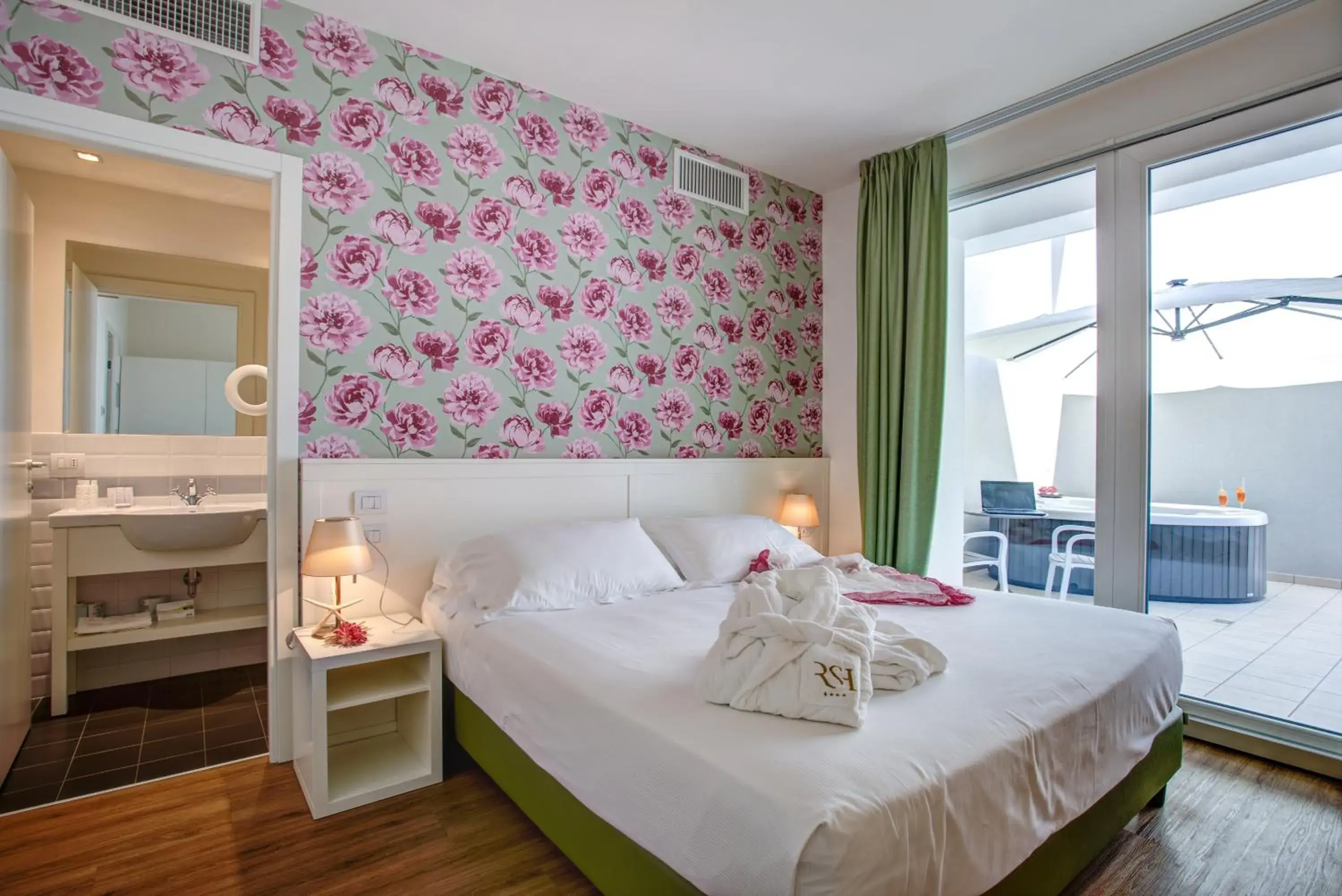 Bedroom, Bed in Rimini Suite Hotel