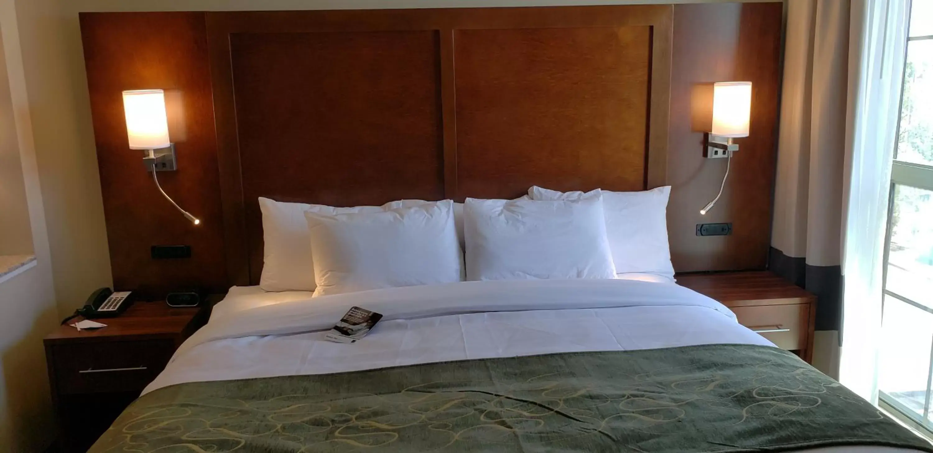 Bed in Comfort Suites Denver near Anschutz Medical Campus