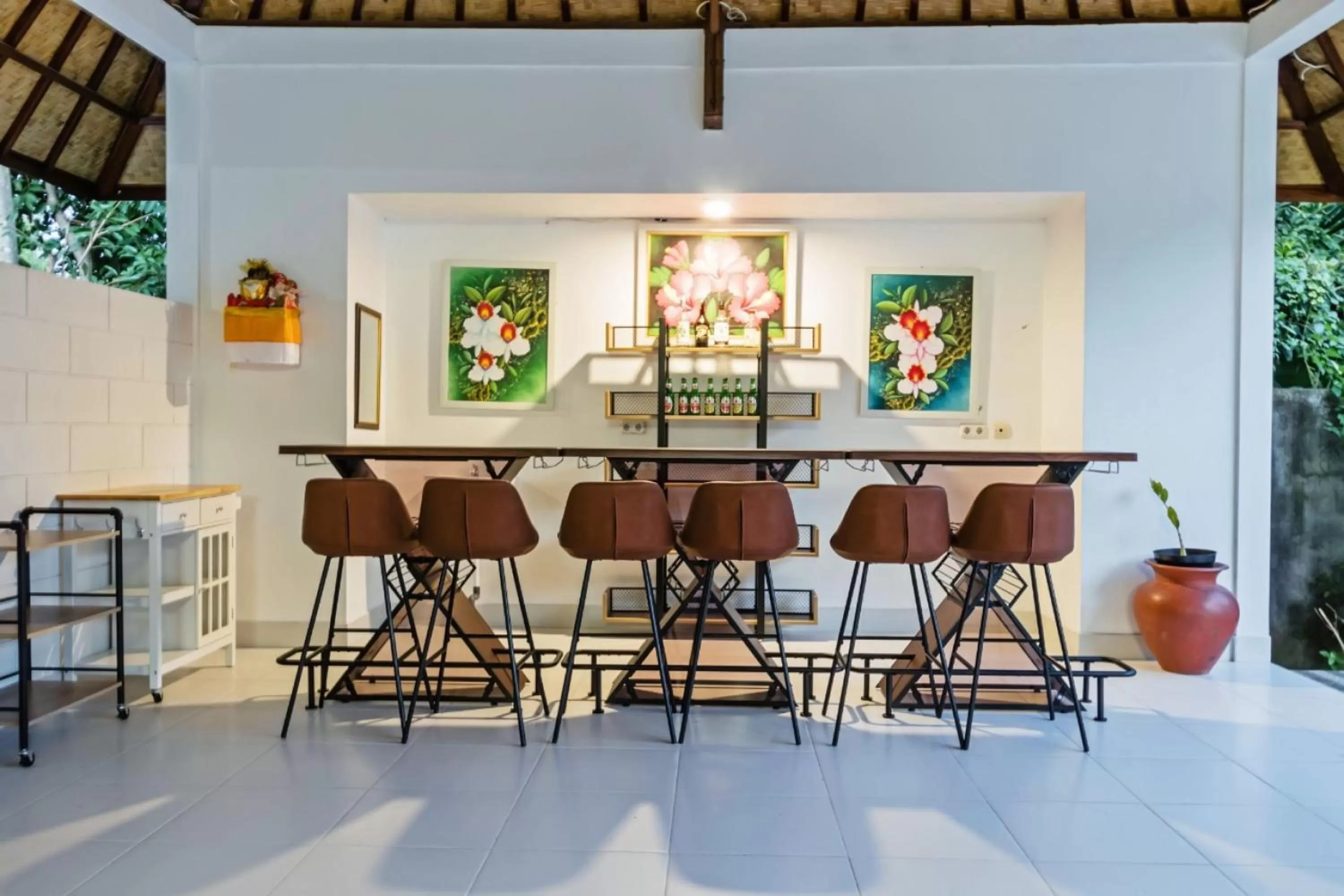 Lounge or bar in Kesari Glory Nusa Penida by GenuineHost