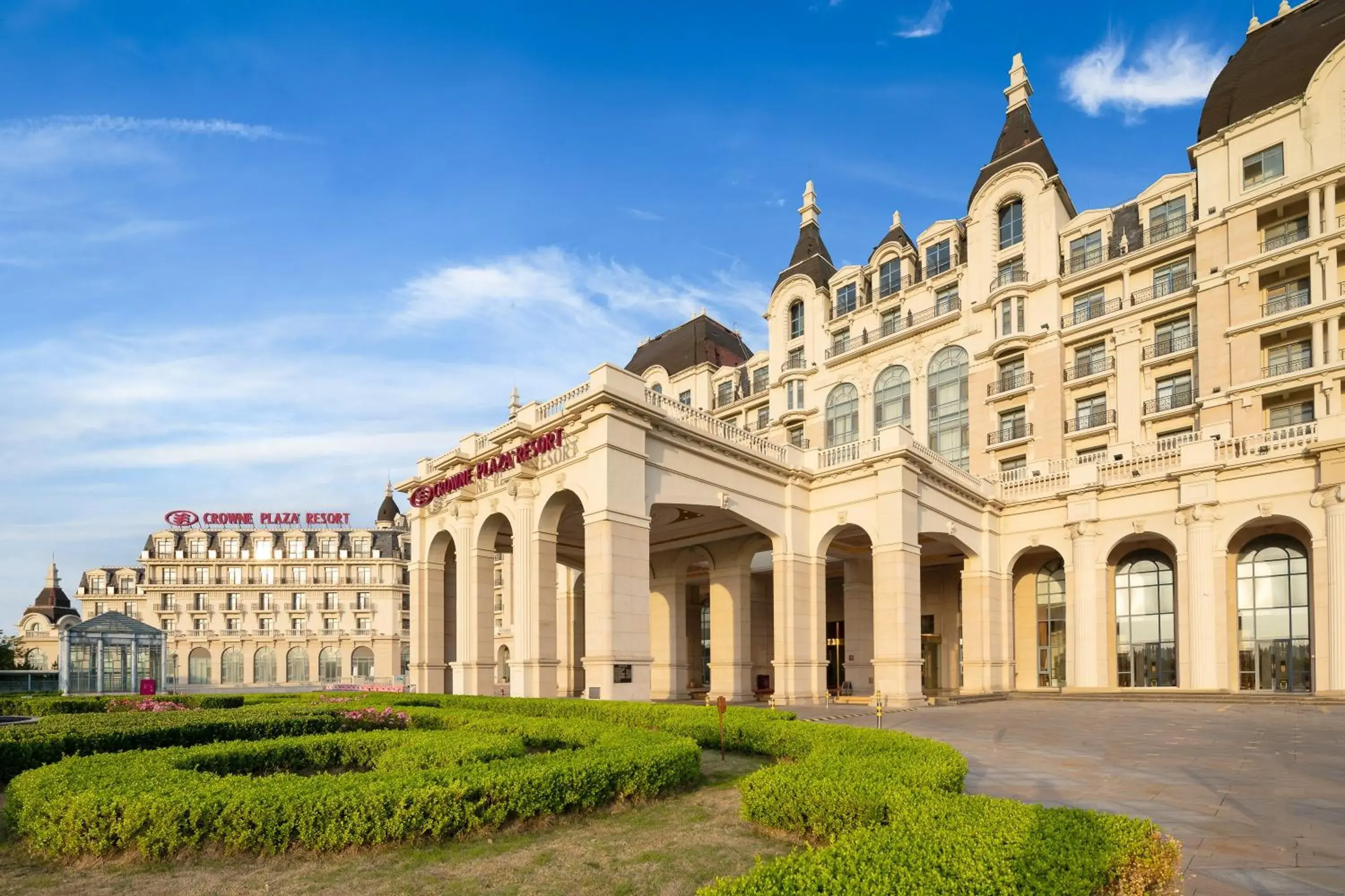 Property building in Crowne Plaza Ocean Spring Resort by IHG Property building in Crowne Plaza Ocean Spring Resort by IHG