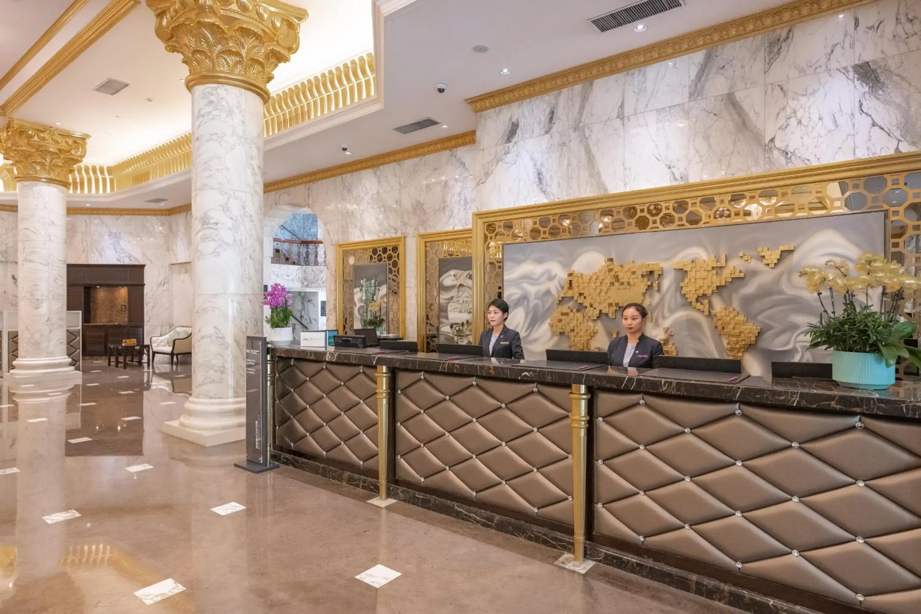 Property building in Crowne Plaza Zhengzhou, an IHG Hotel