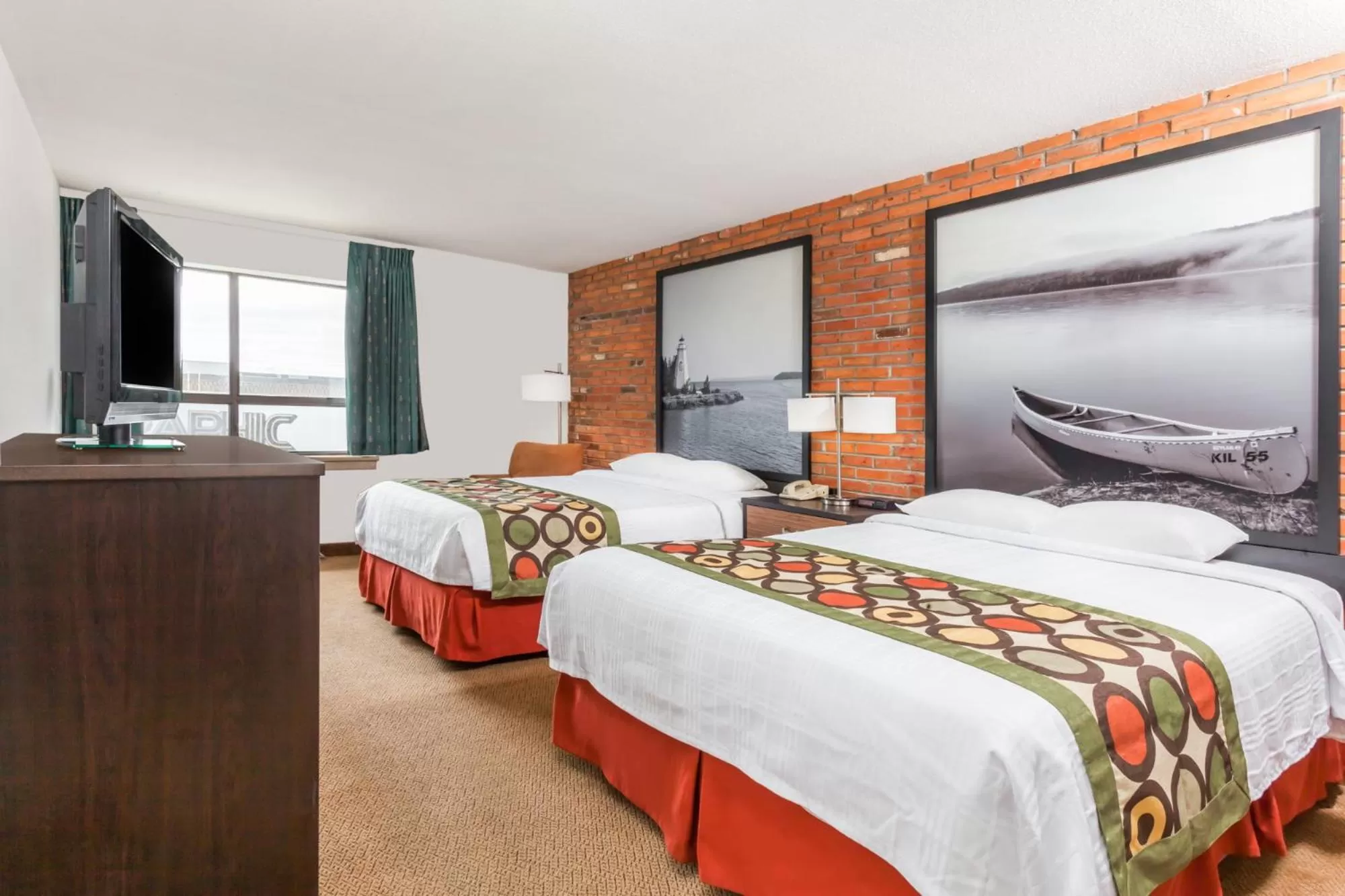 Photo of the whole room, Bed in Super 8 by Wyndham Sudbury ON