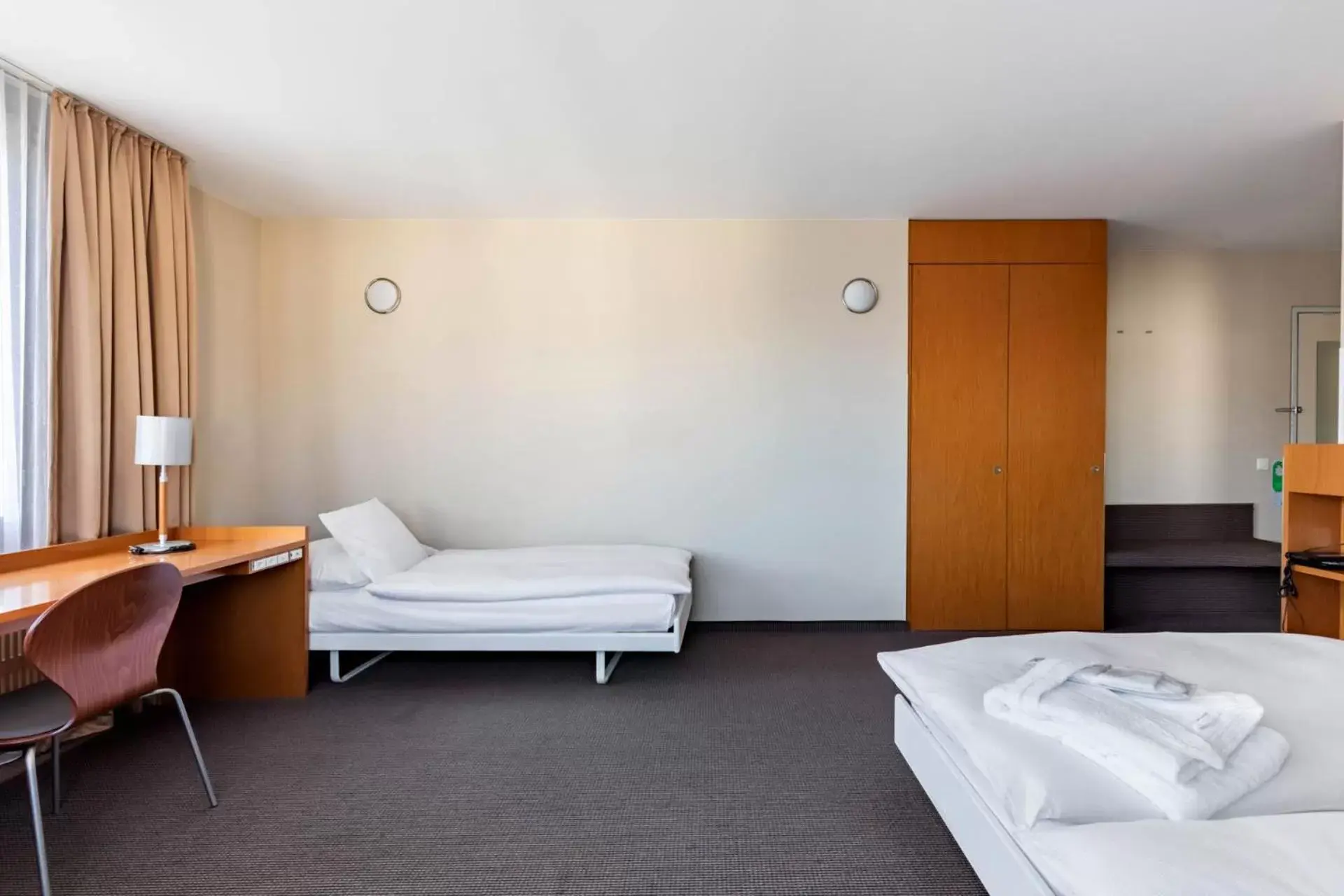 Bed in Hotel Cornavin Geneve