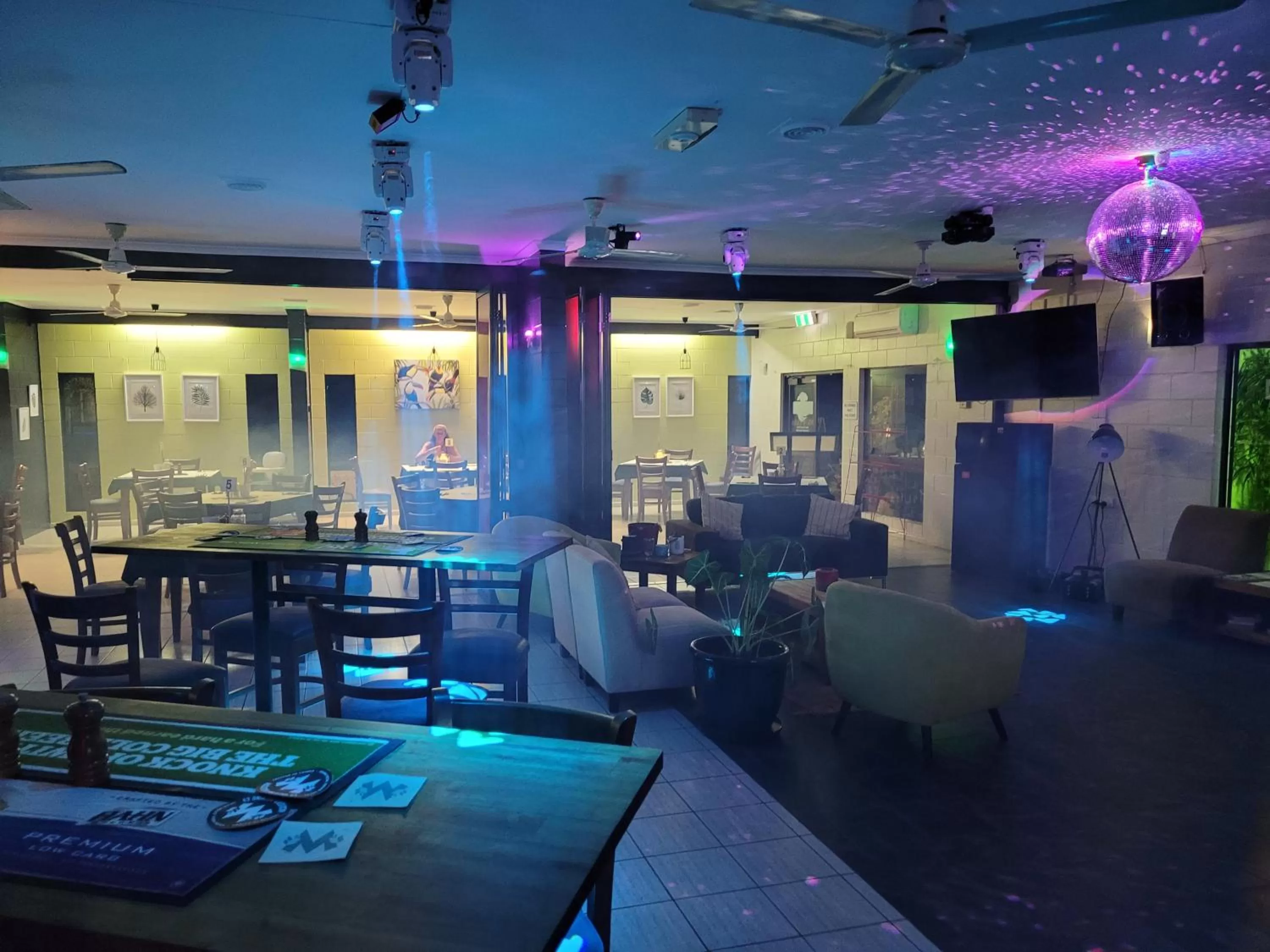 Restaurant/places to eat in Cardwell at the Beach