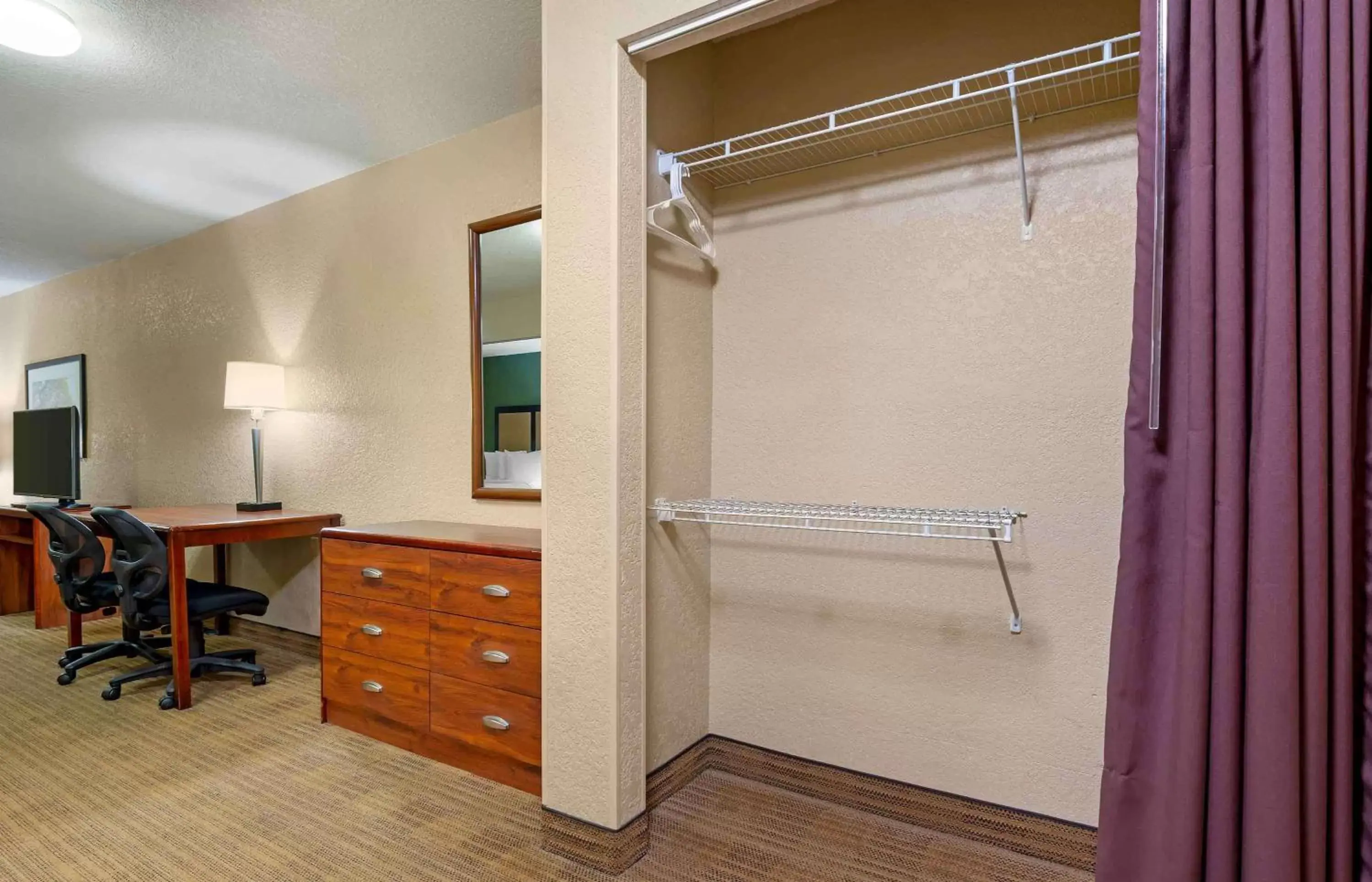 Bedroom, Bathroom in Extended Stay America Suites - Fort Wayne - North