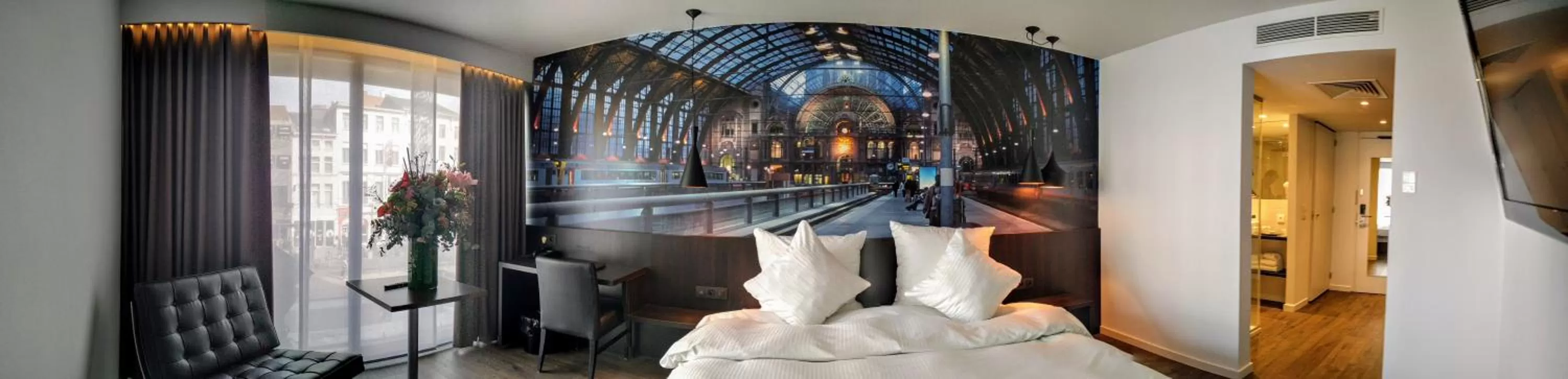 Bedroom in De Keyser Hotel