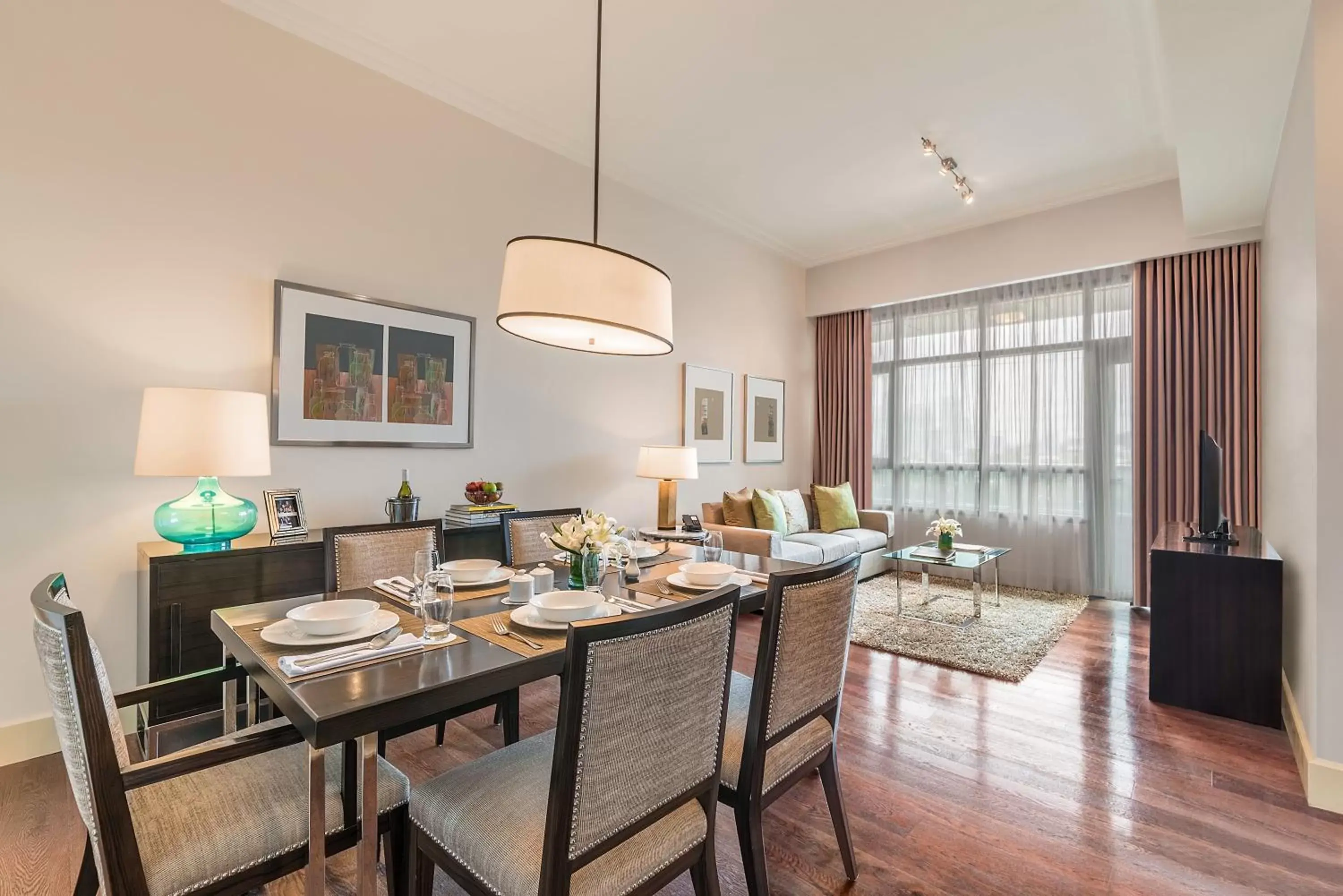 TV and multimedia, Dining Area in Aruga Apartments by Rockwell Makati