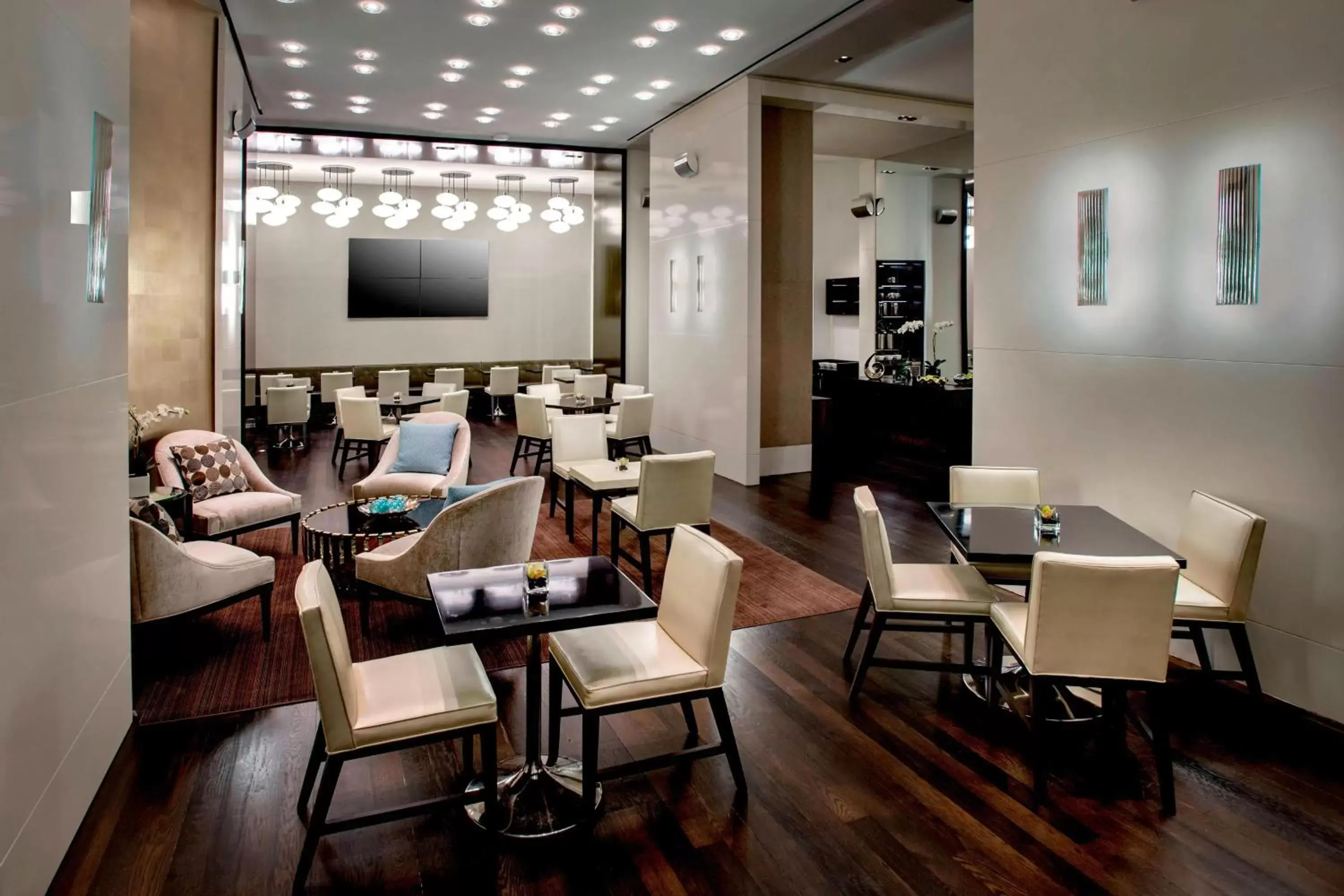 Lounge or bar, Restaurant/Places to Eat in JW Marriott Essex House New York