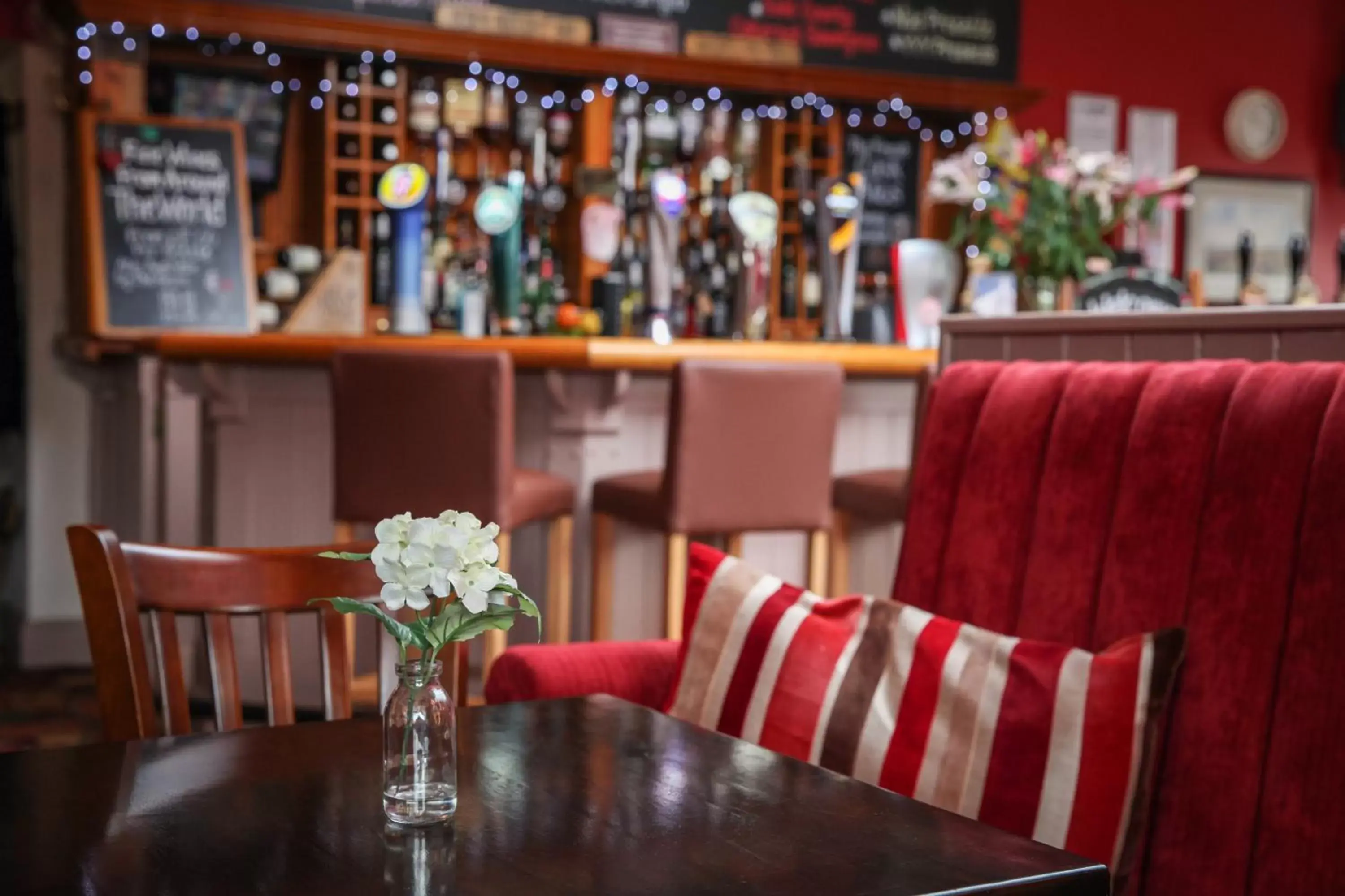 Lounge or bar, Restaurant/Places to Eat in The White House Inn - Whitby