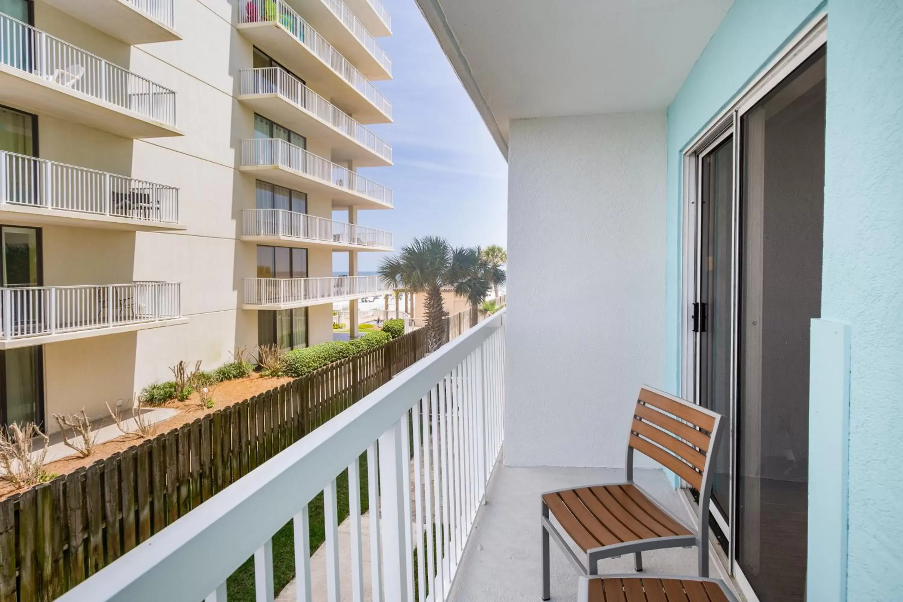 Photo of the whole room, Balcony/Terrace in Holiday Inn Express Orange Beach - On The Beach, an IHG Hotel