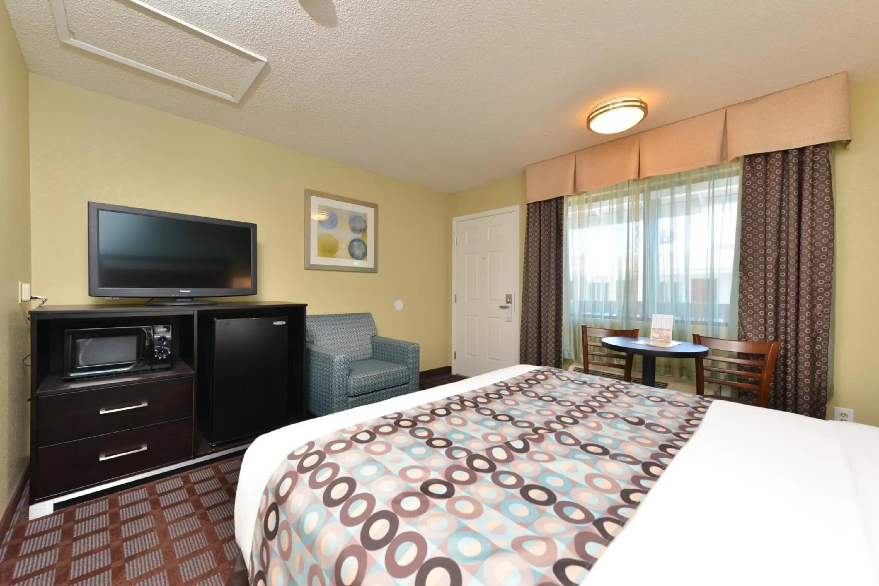 Bedroom, Bed in Avenue Inn Downtown District SLO Bedroom, Bed in Avenue Inn Downtown District SLO