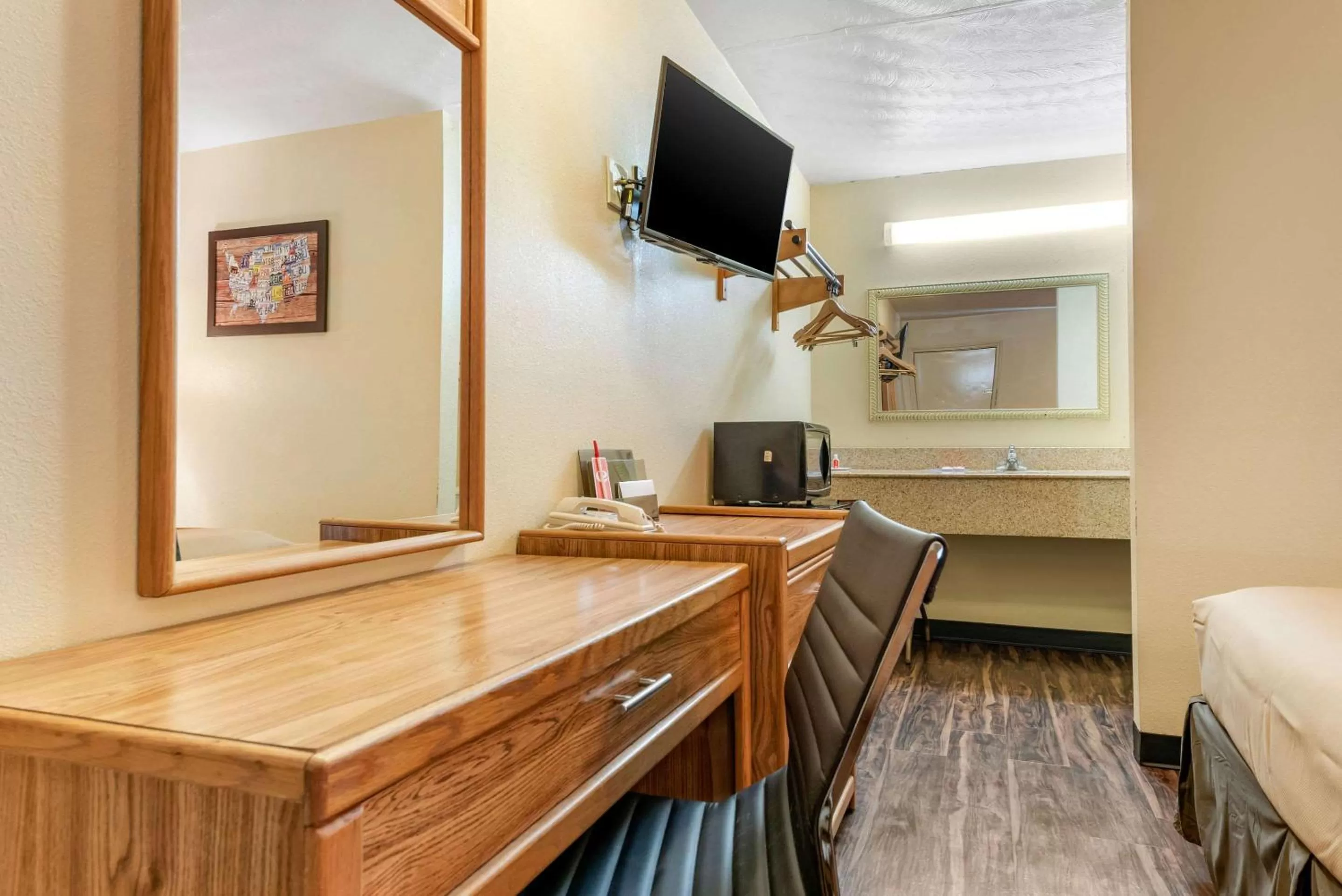 Photo of the whole room in Rodeway Inn