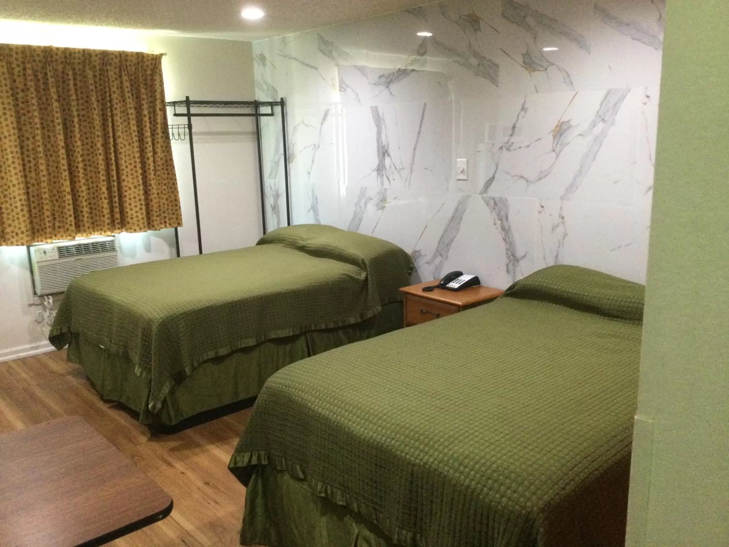 Photo of the whole room, Bed in Americas Express Inn Rocky Mount