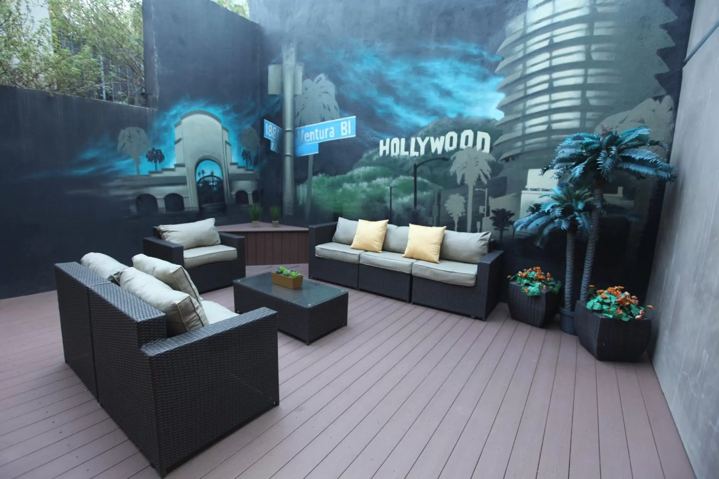 Seating area in BLVD Hotel & Studios- Walking Distance to Universal Studios Hollywood