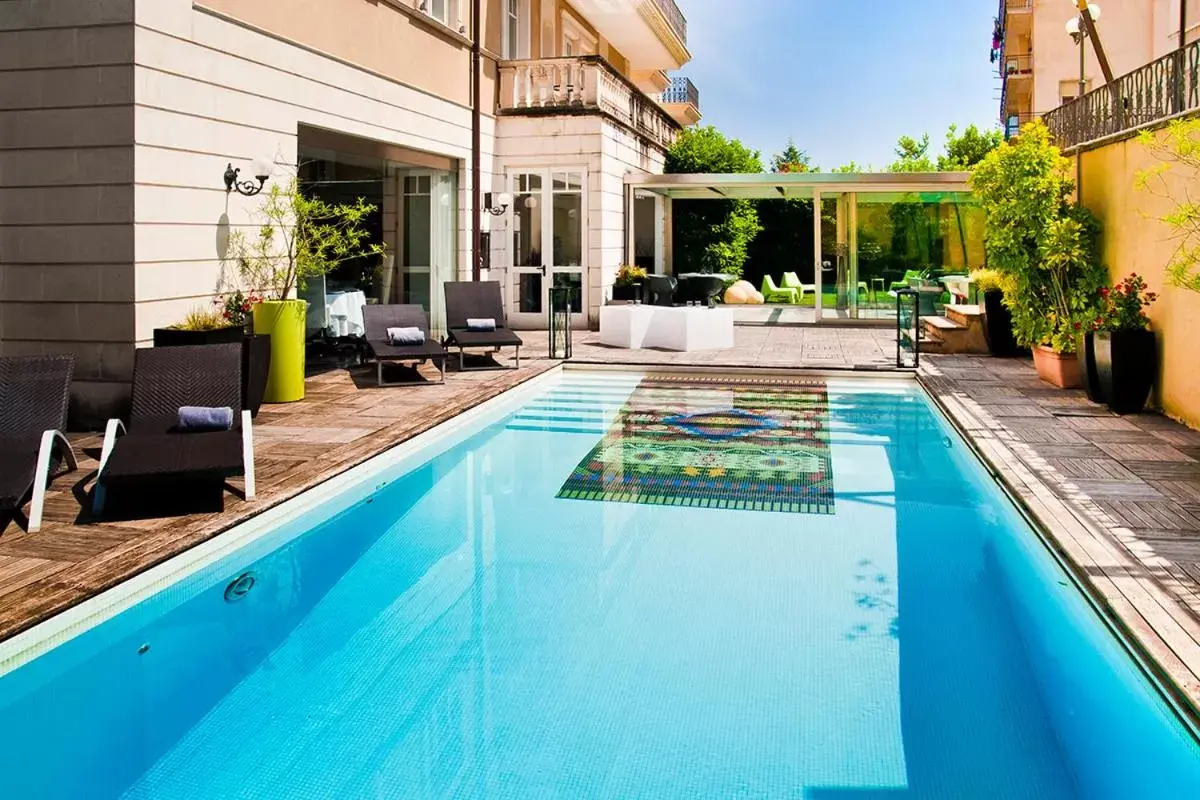 Swimming Pool in Hotel Villa del Bosco