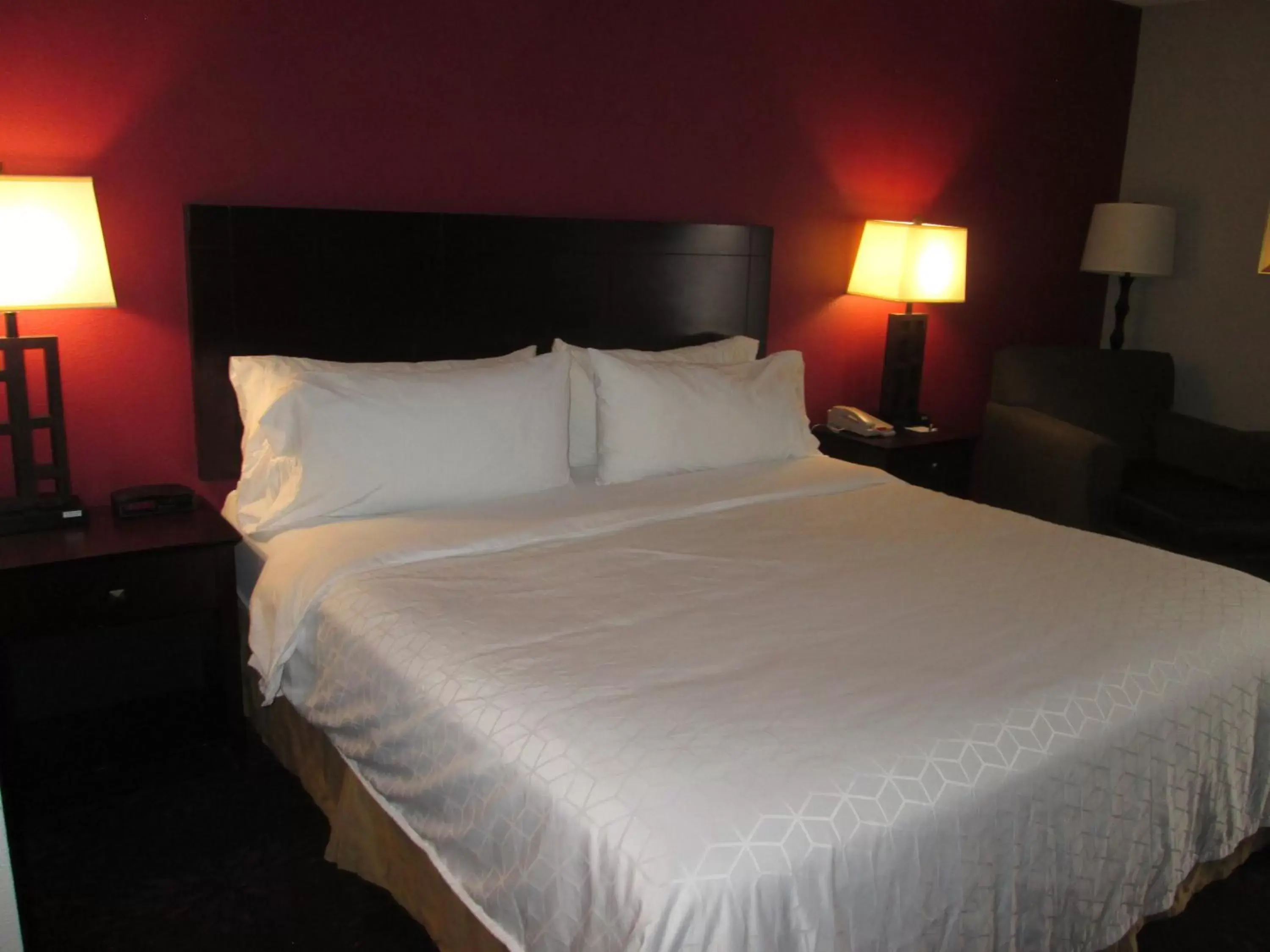 Photo of the whole room, Bed in Holiday Inn Express Cloverdale - Greencastle, an IHG Hotel