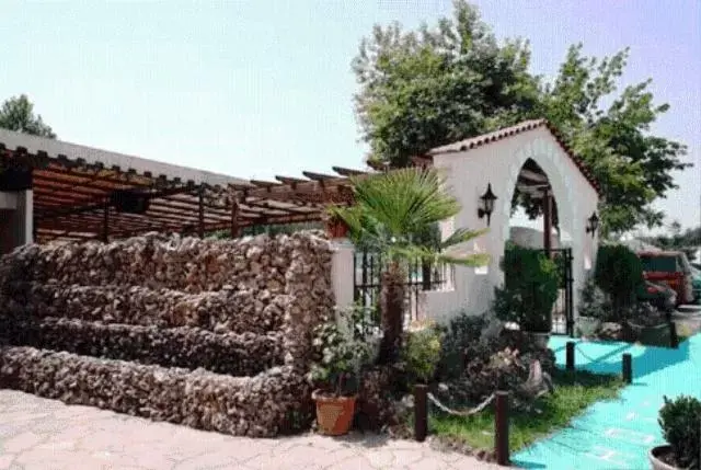 Facade/entrance in Achillion Palace Facade/entrance in Achillion Palace