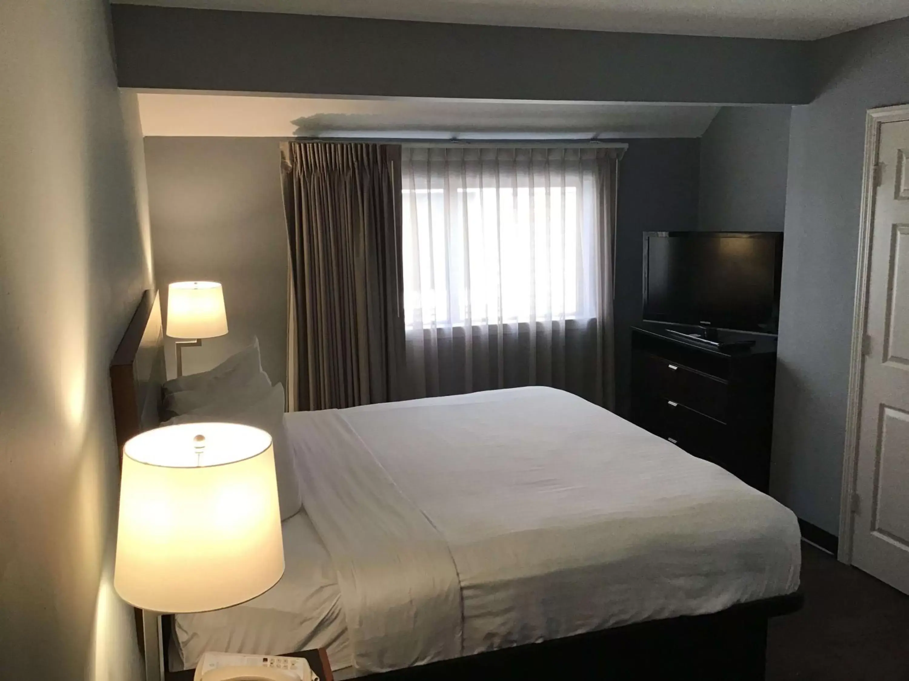 Photo of the whole room, Bed in SureStay Studio by Best Western Pensacola