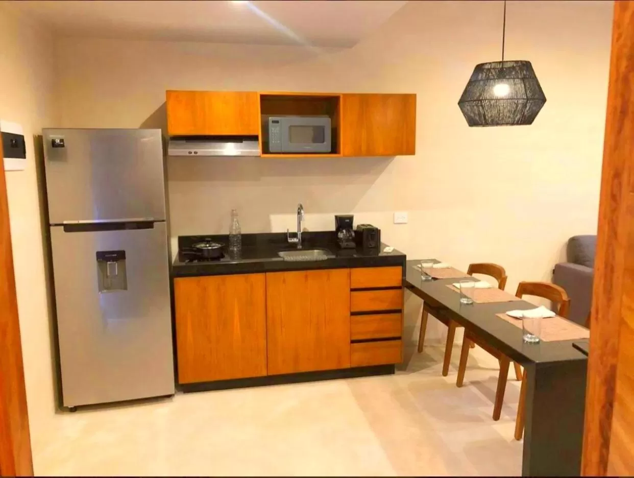 Coffee/tea facilities, Kitchen/Kitchenette in Gardens Coba - Luxury Cardinal