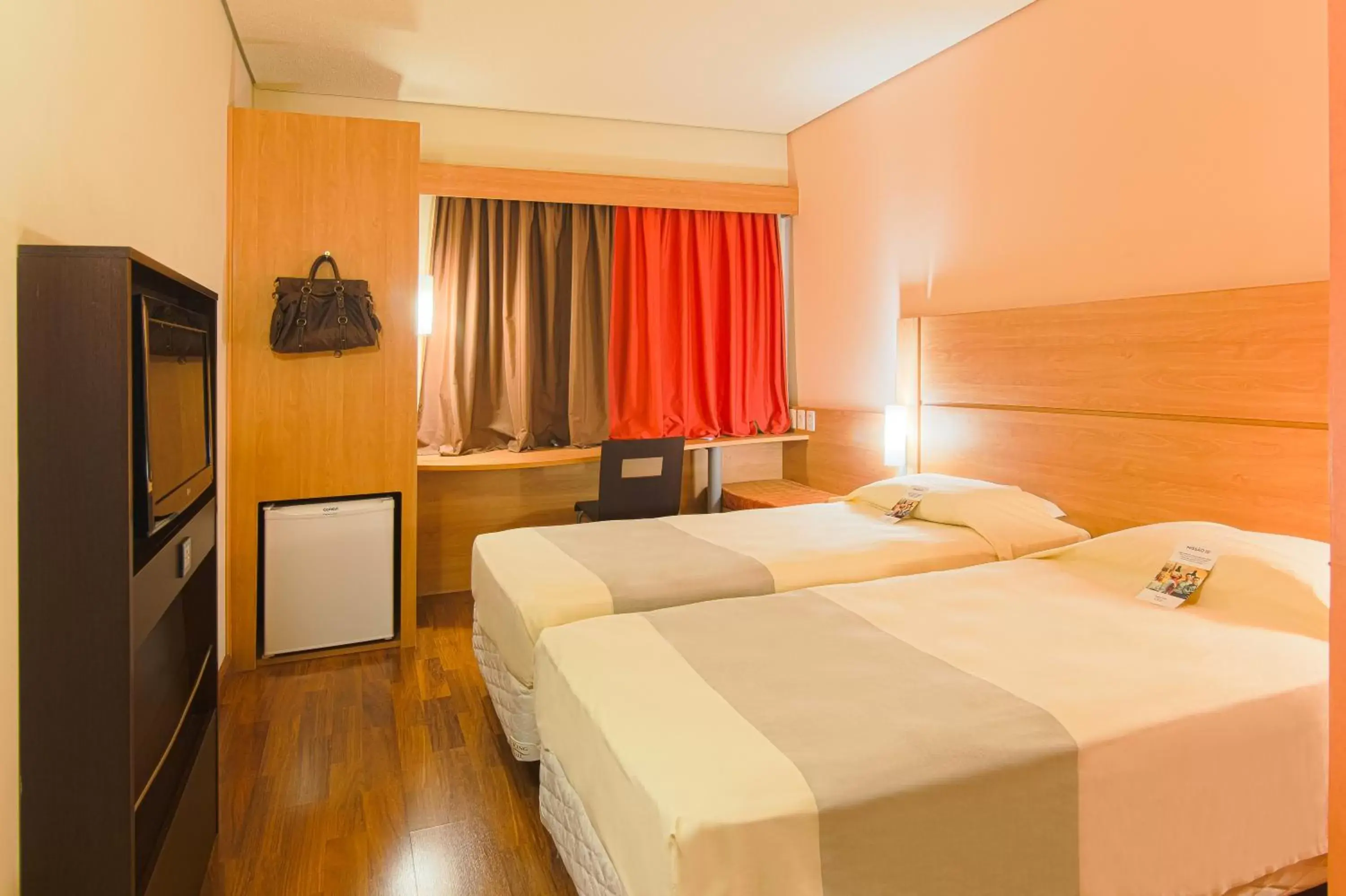 Bedroom, Bed in ibis Canoas Shopping